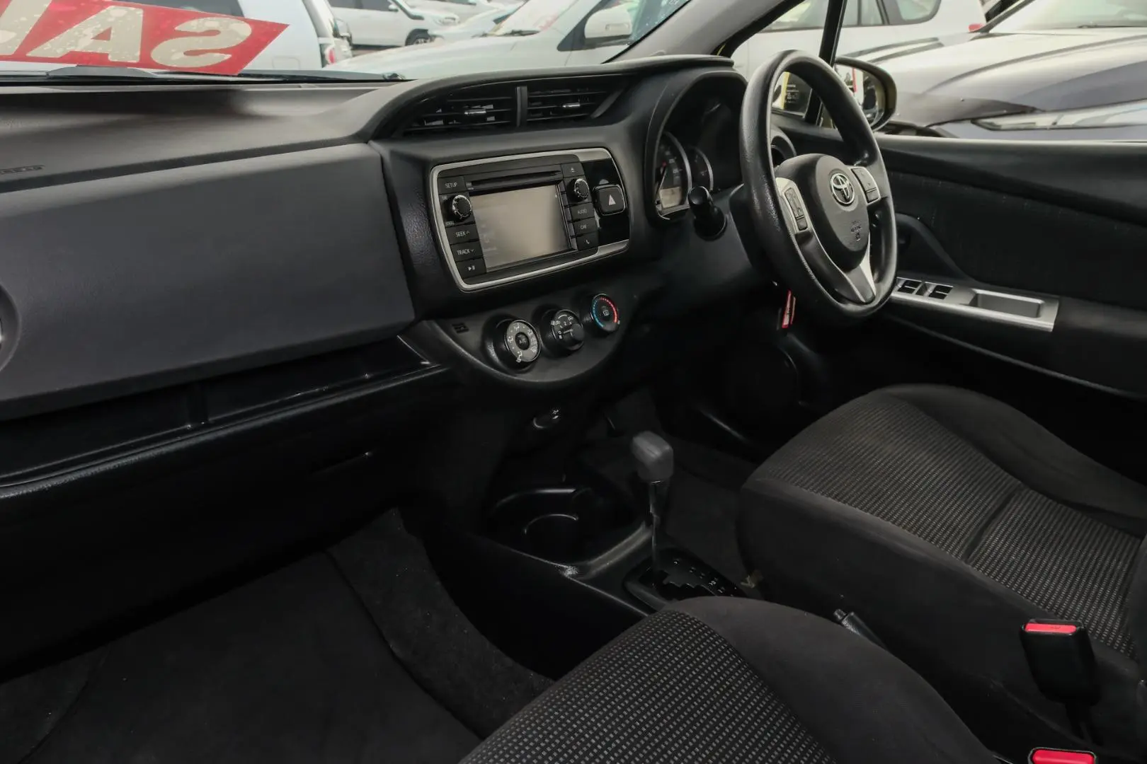2016 Toyota Yaris Gallery Image 8