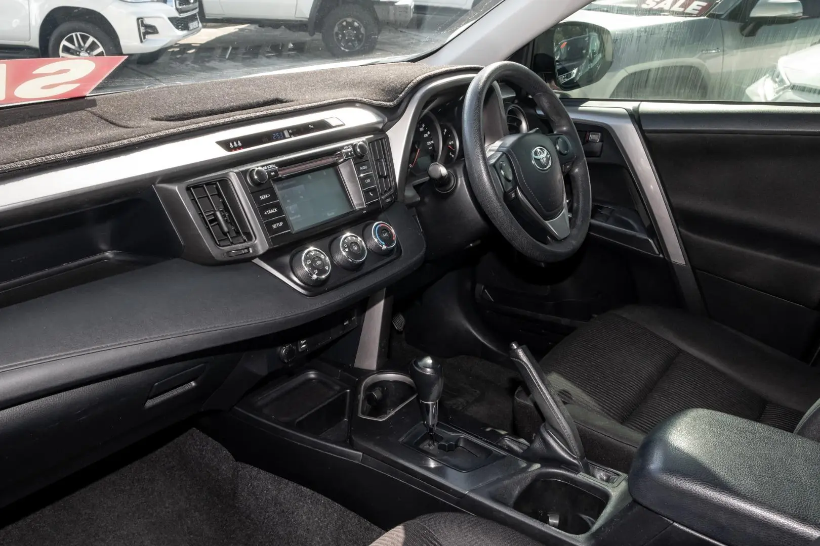2016 Toyota RAV4 Gallery Image 8