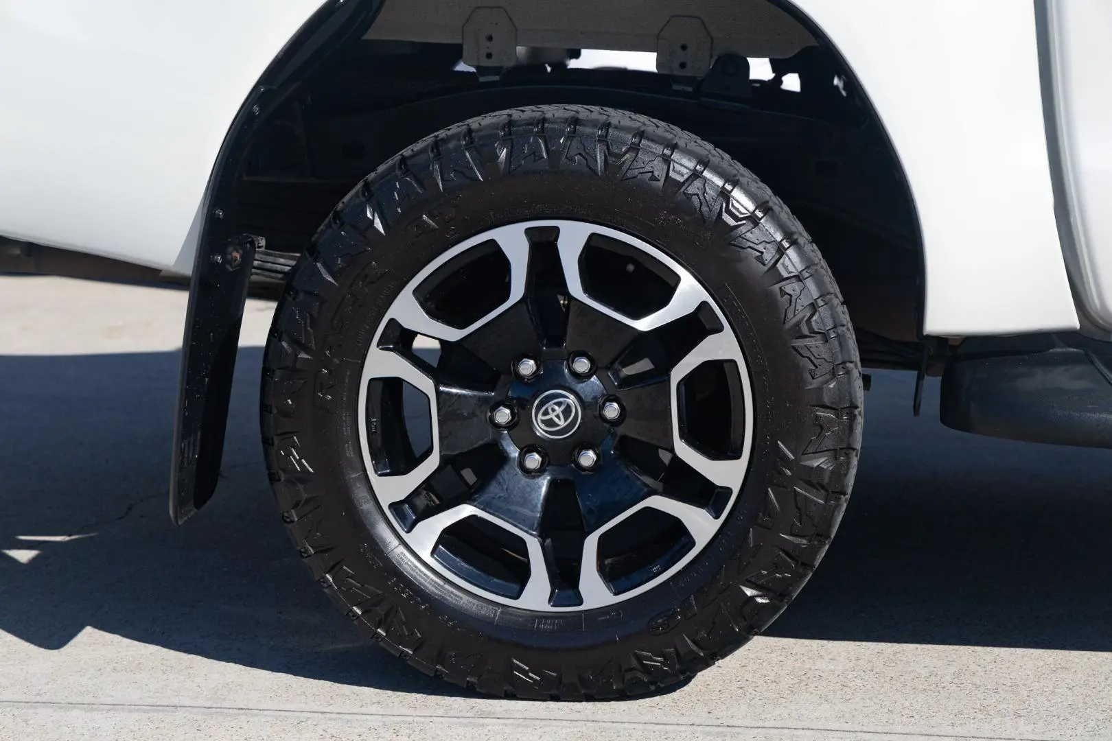 2019 Toyota Hilux Gallery Image 23
