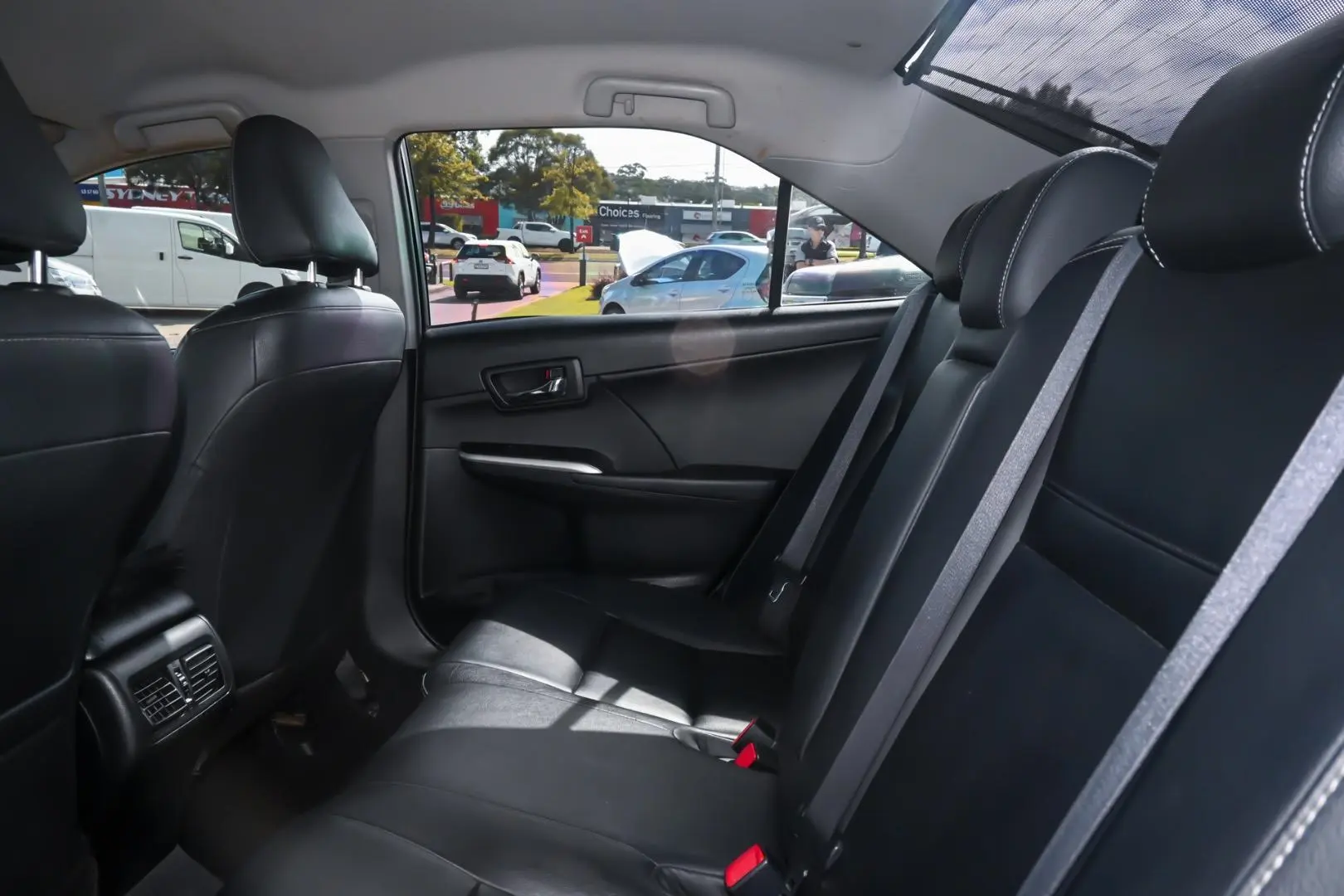 2016 Toyota Camry Gallery Image 9