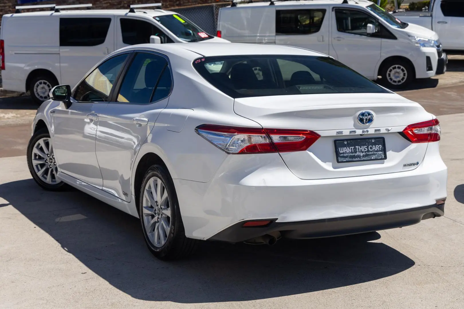 2018 Toyota Camry Gallery Image 2