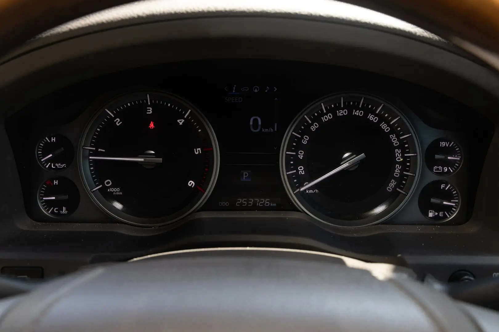 2016 Toyota Landcruiser Gallery Image 13