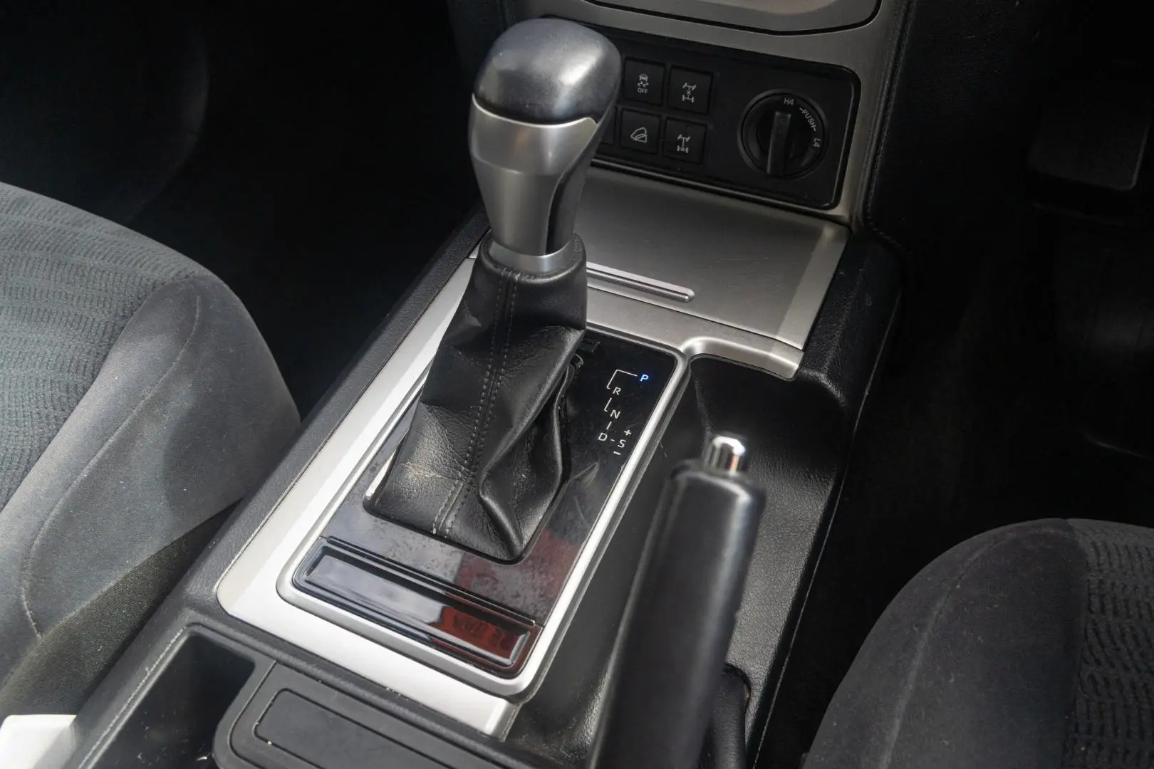 2022 Toyota Landcruiser Prado Gallery Image 16