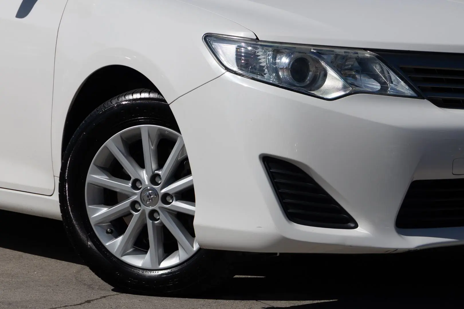 2014 Toyota Camry Gallery Image 18
