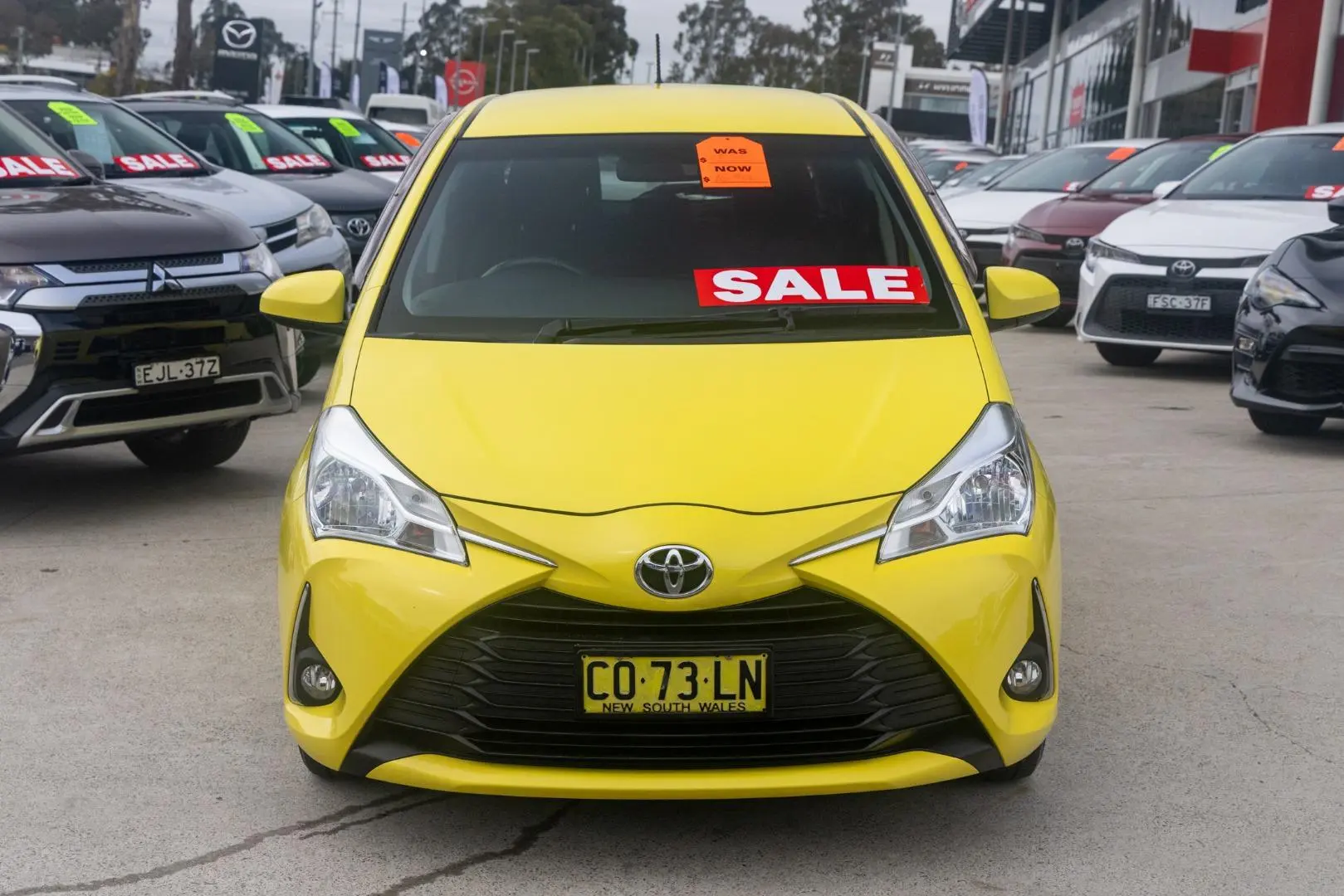 2017 Toyota Yaris Gallery Image 4