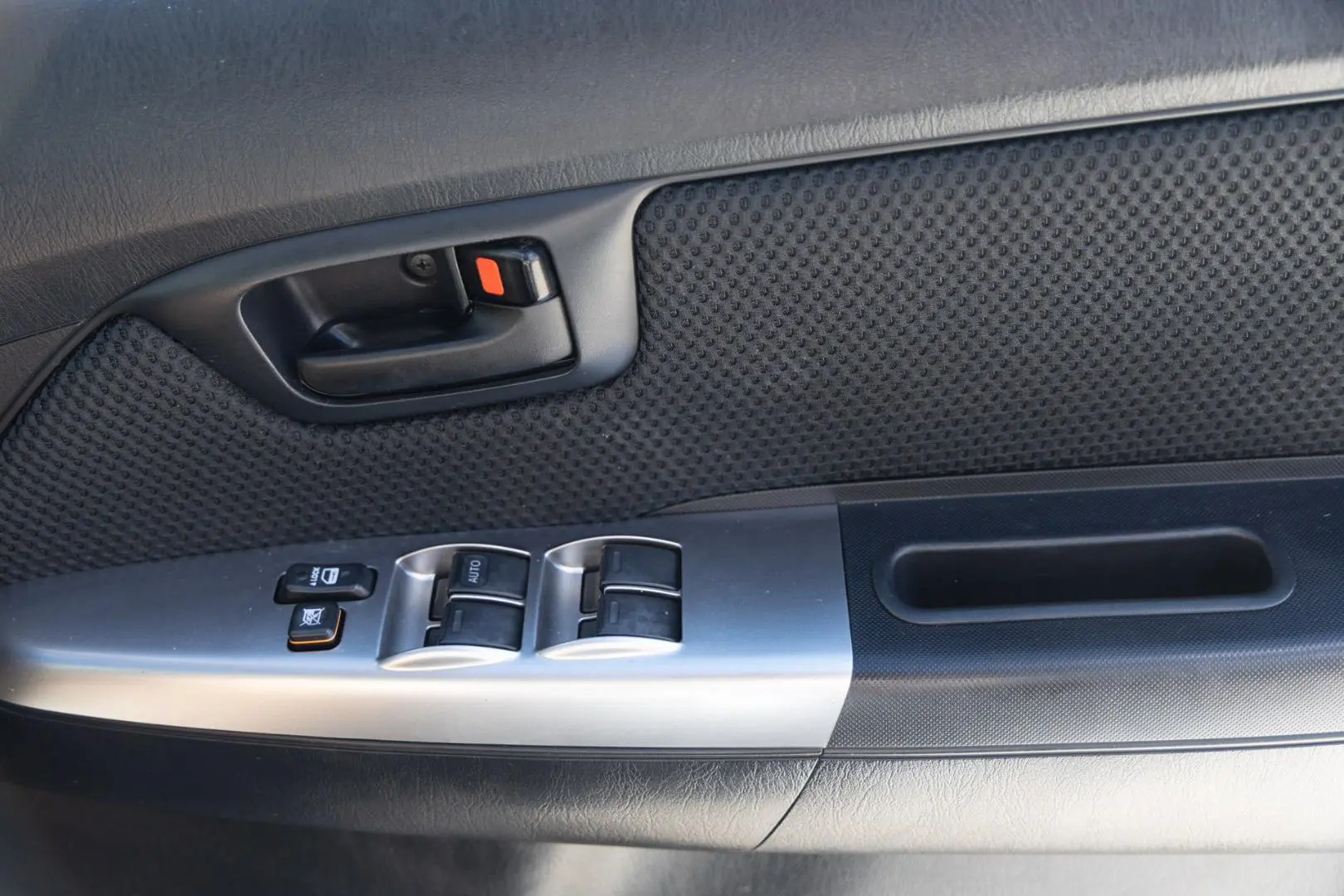 2014 Toyota Hilux Gallery Image 16