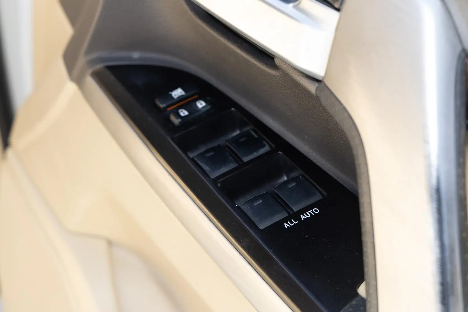 2016 Toyota Landcruiser Gallery Image 19