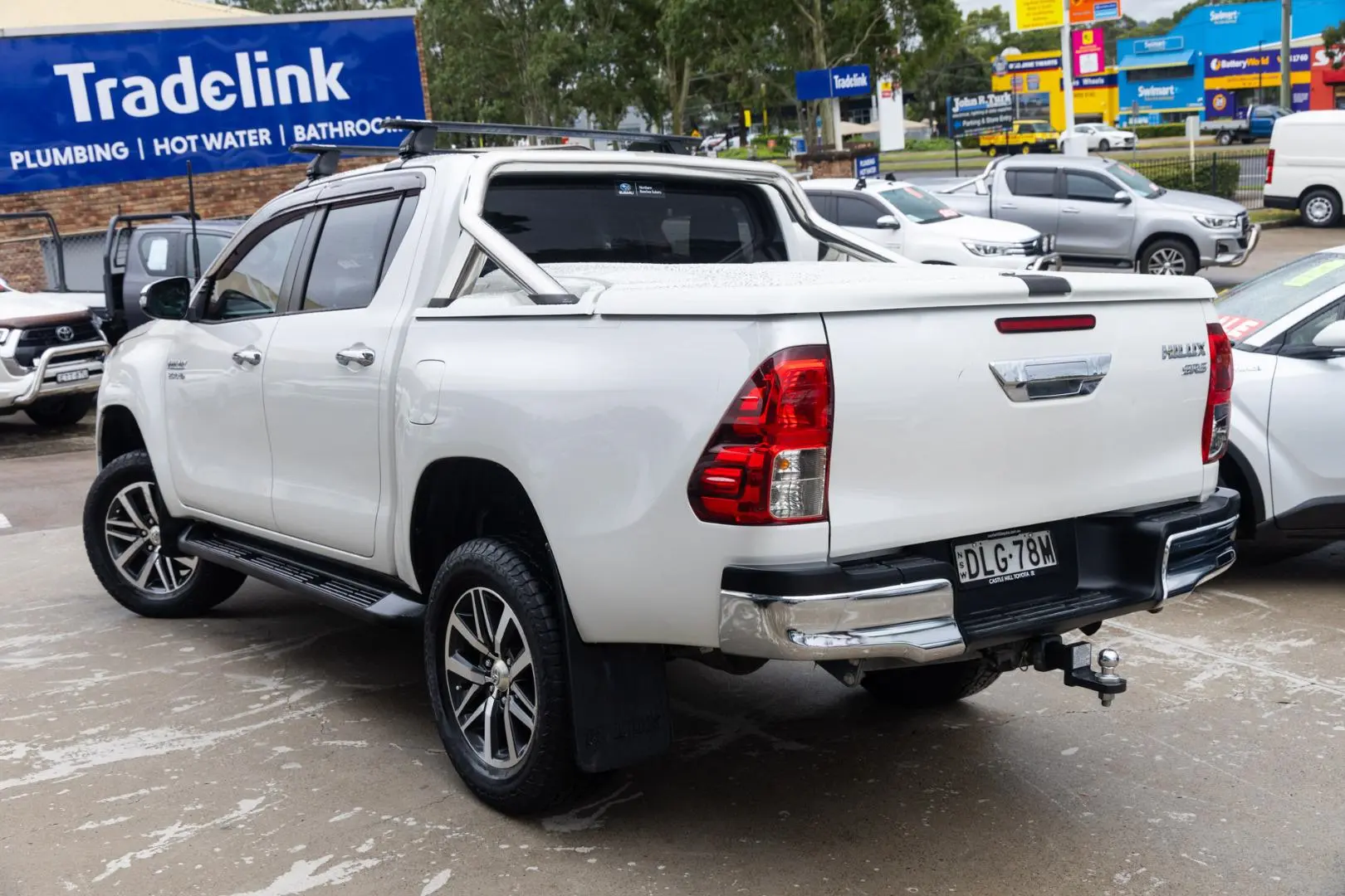 2016 Toyota Hilux Gallery Image 2