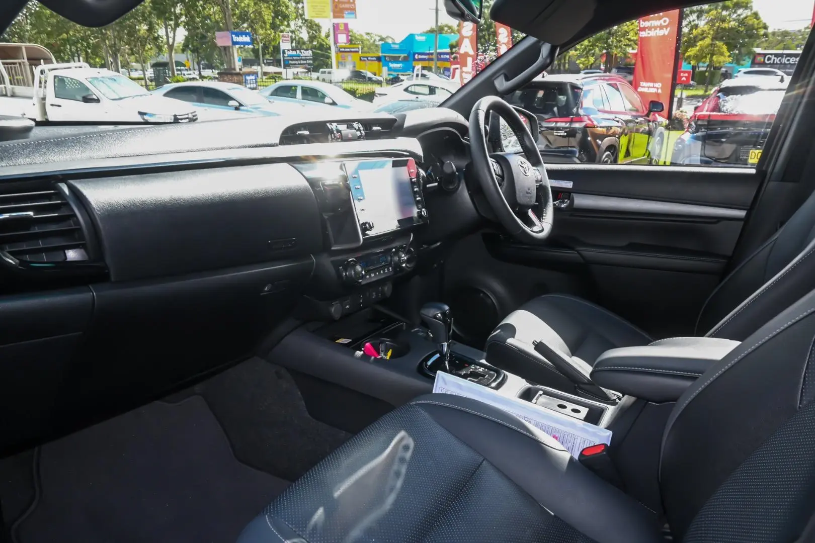 2025 Toyota Hilux Gallery Image 8