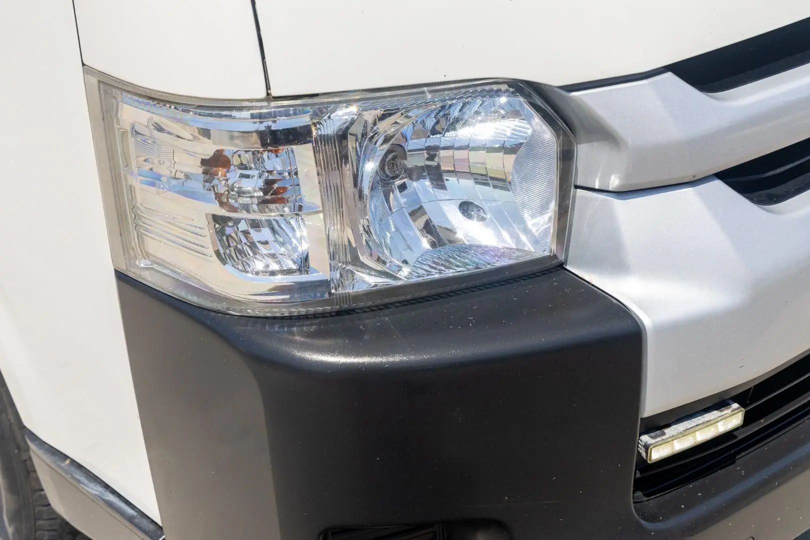 2016 Toyota Hiace Gallery Image 20