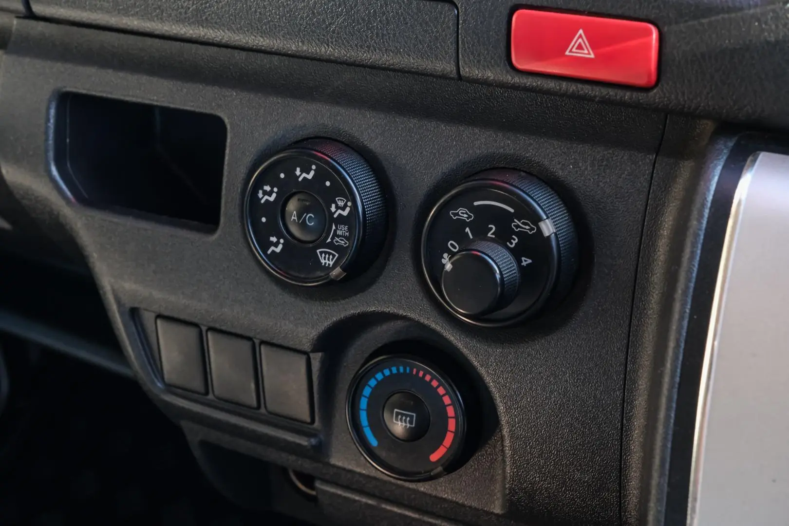 2018 Toyota Hiace Gallery Image 13