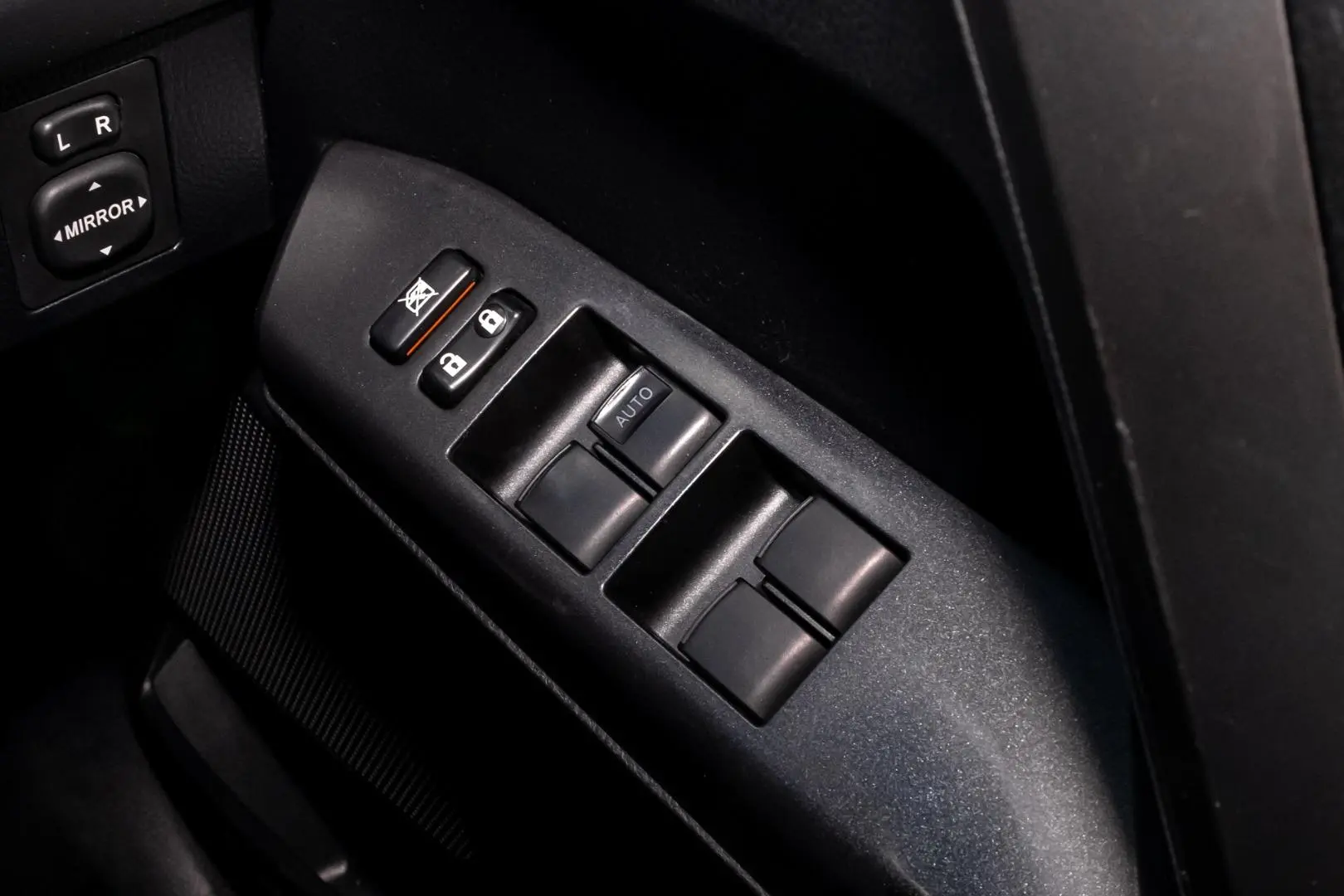 2016 Toyota RAV4 Gallery Image 18