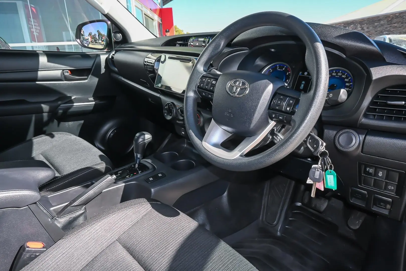 2020 Toyota Hilux Gallery Image 7