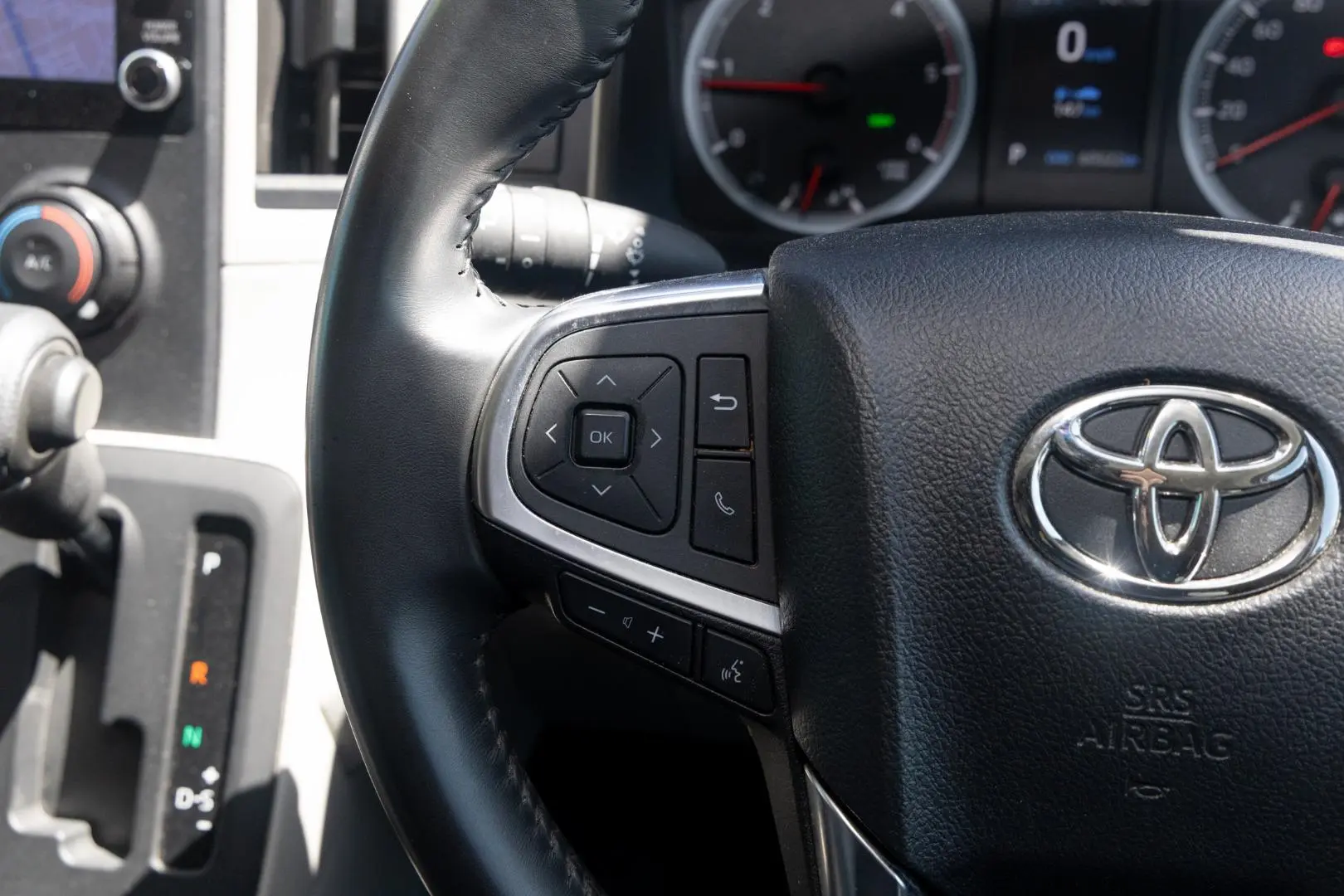 2023 Toyota Hiace Gallery Image 11