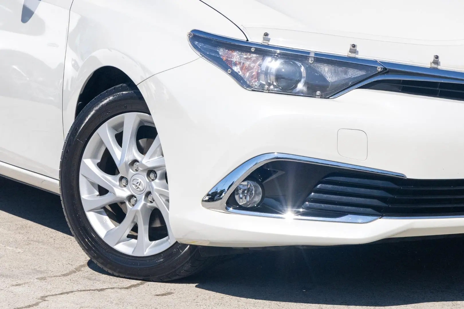 2017 Toyota Corolla Gallery Image 6