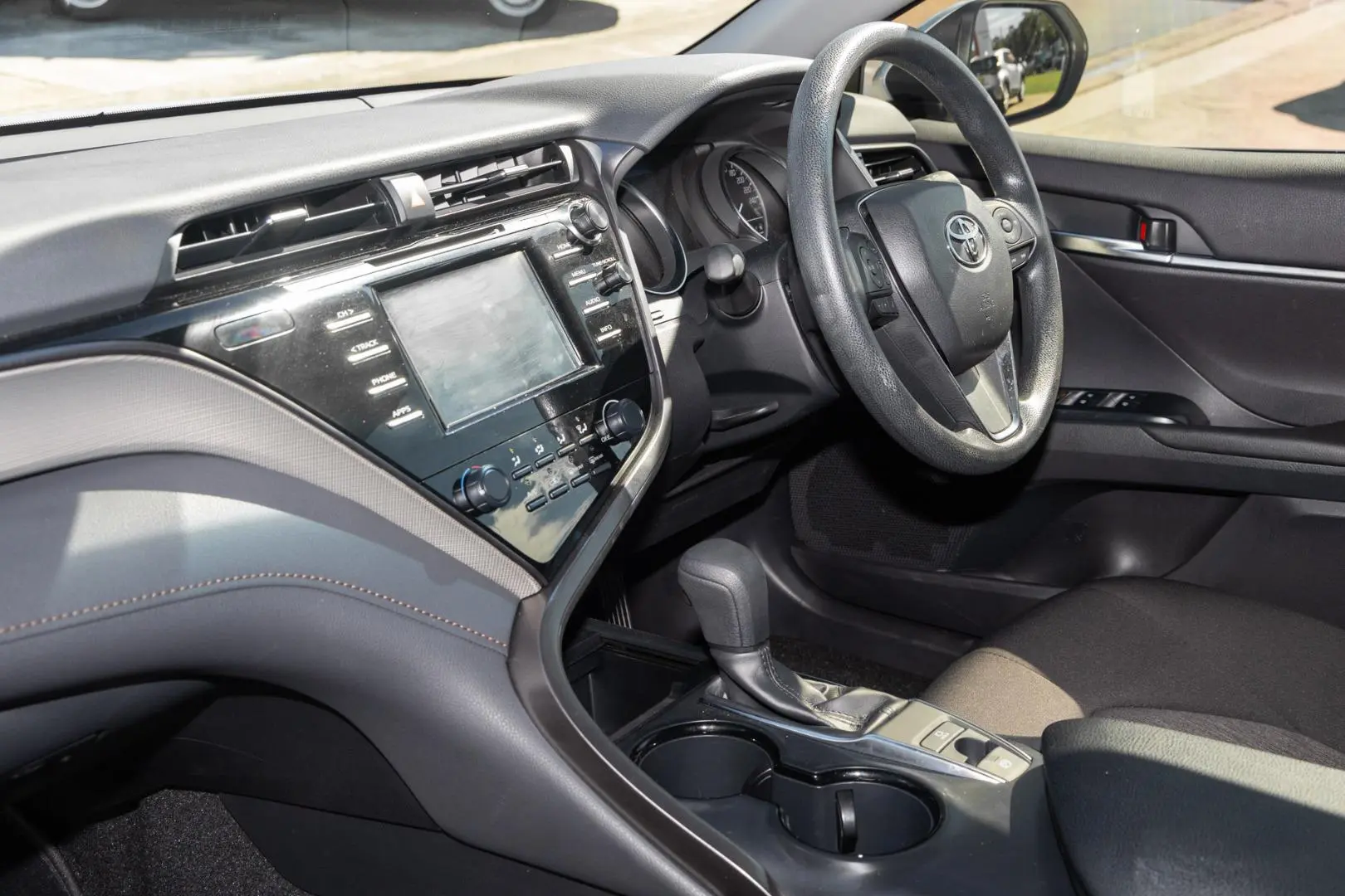 2019 Toyota Camry Gallery Image 8