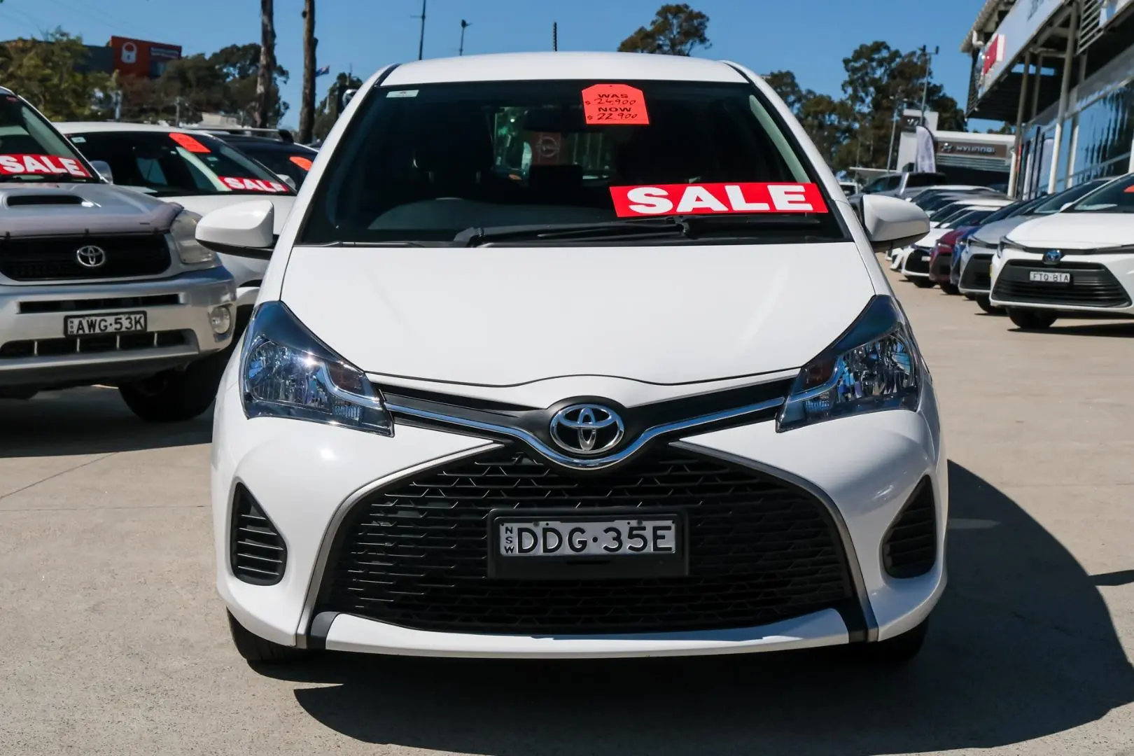 2016 Toyota Yaris Gallery Image 4