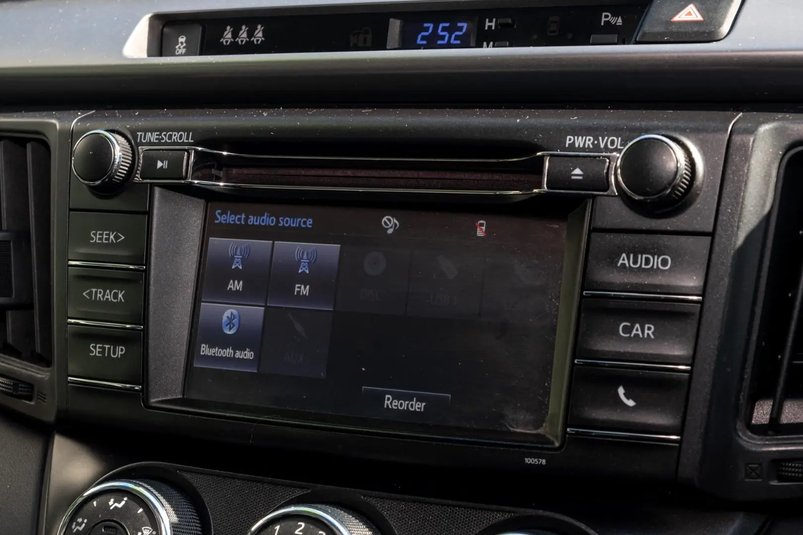 2016 Toyota RAV4 Gallery Image 14