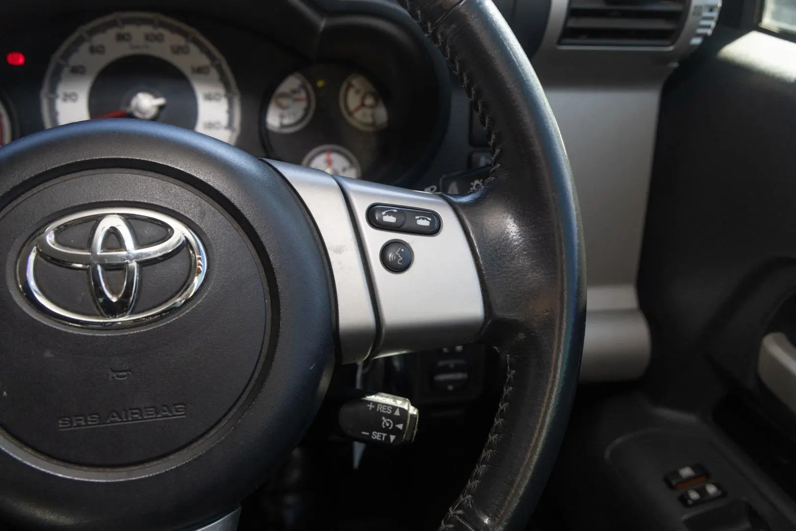 2016 Toyota FJ Cruiser Gallery Image 12