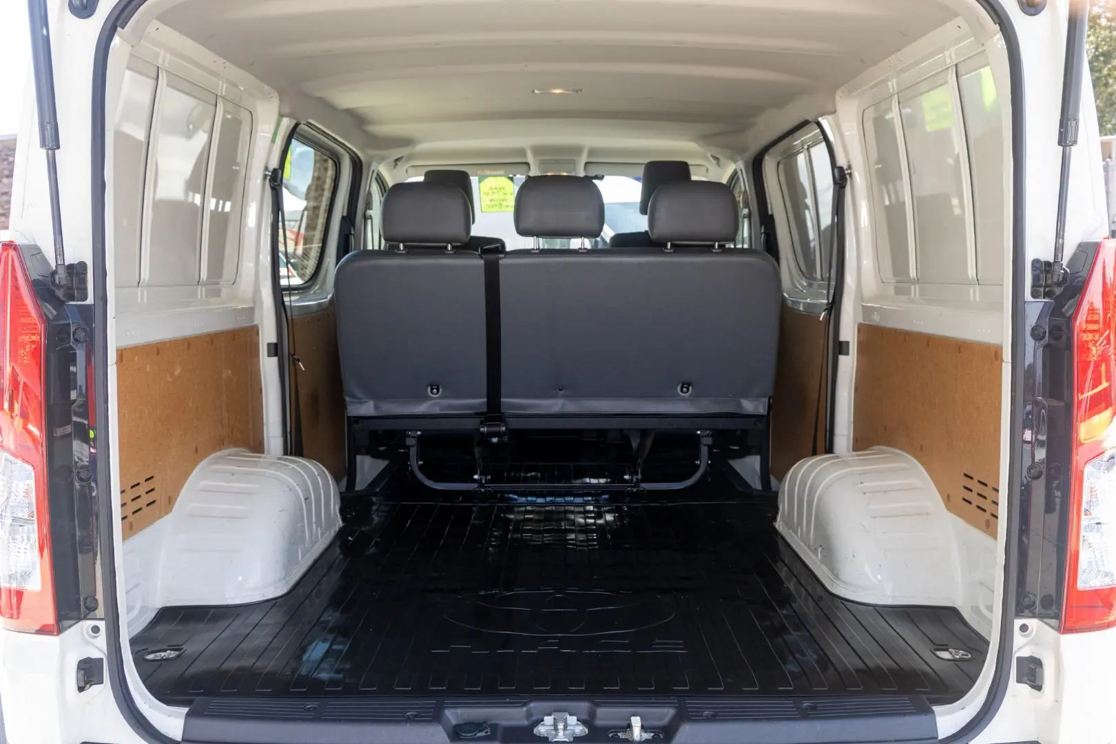 2020 Toyota Hiace Gallery Image 20