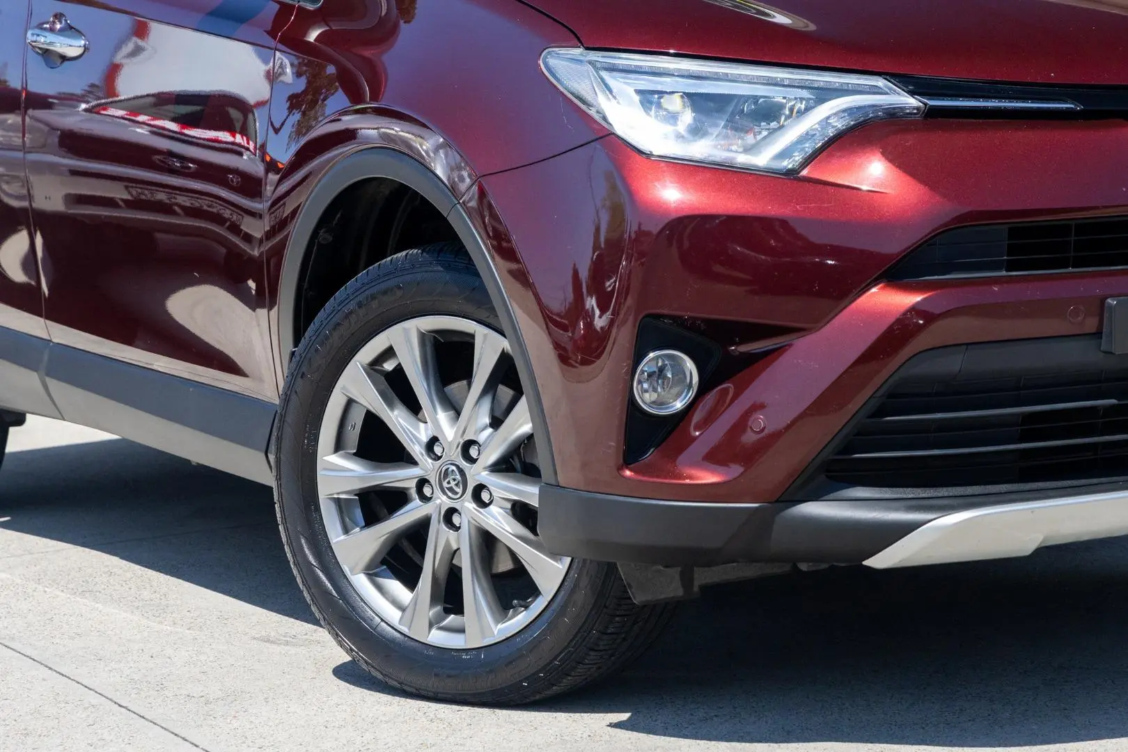 2016 Toyota RAV4 Gallery Image 6