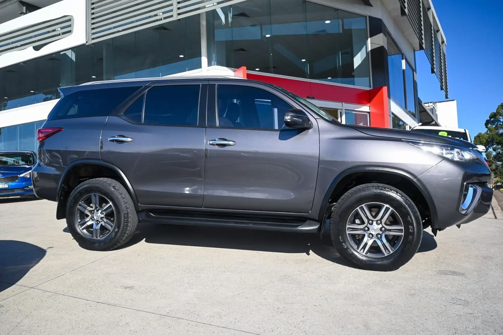 2018 Toyota Fortuner Gallery Image 3