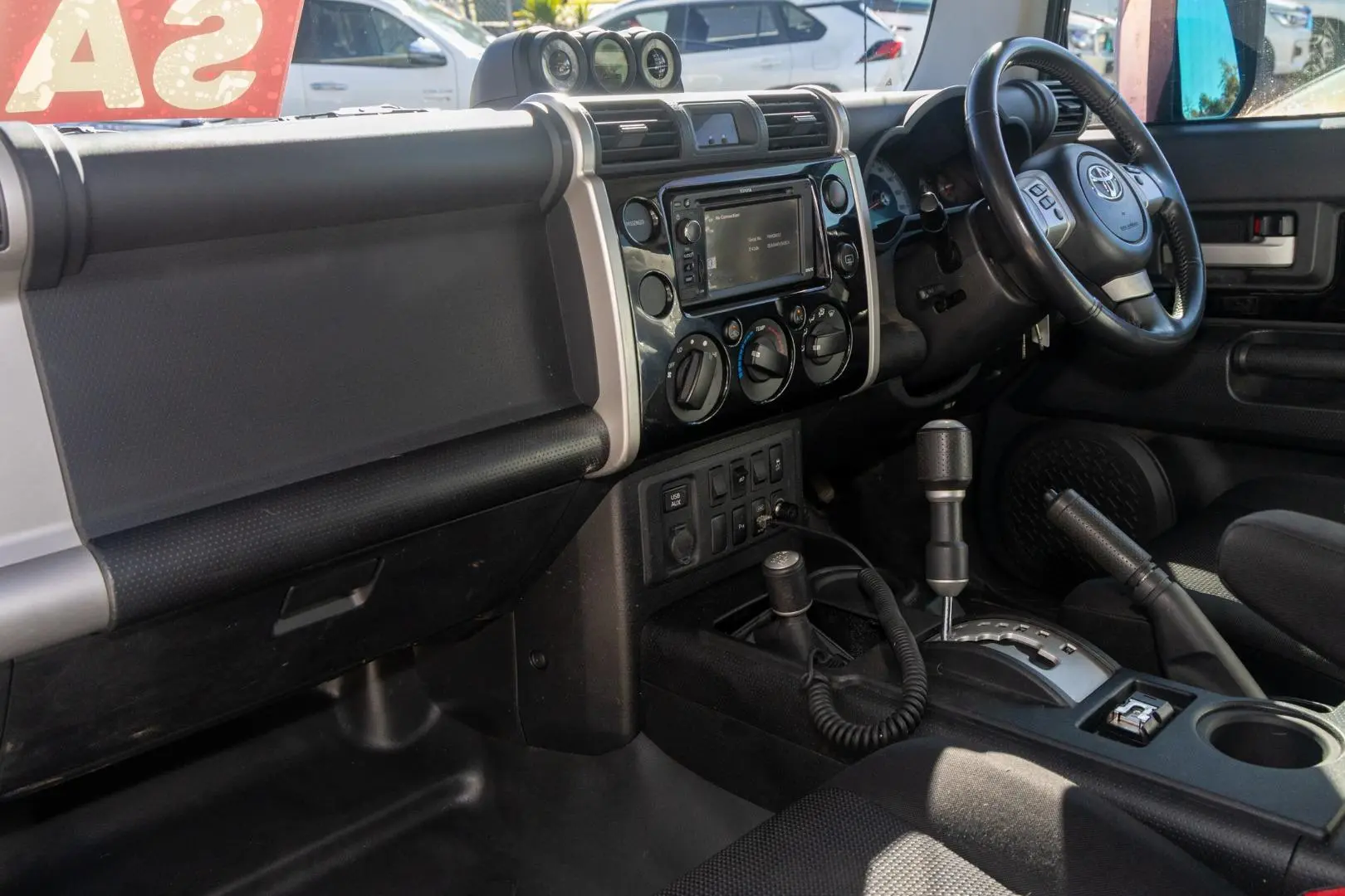 2016 Toyota FJ Cruiser Gallery Image 8