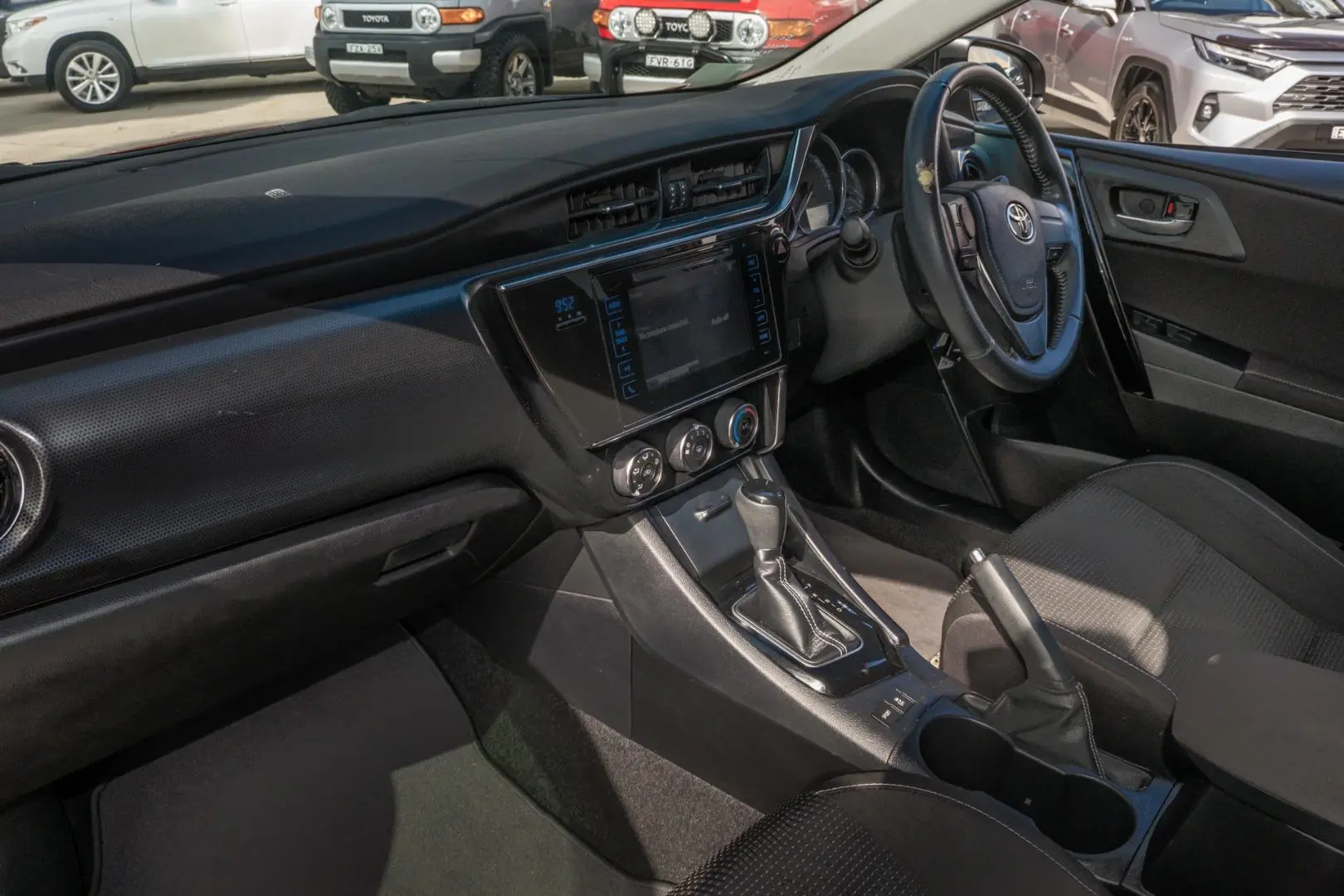 2018 Toyota Corolla Gallery Image 7