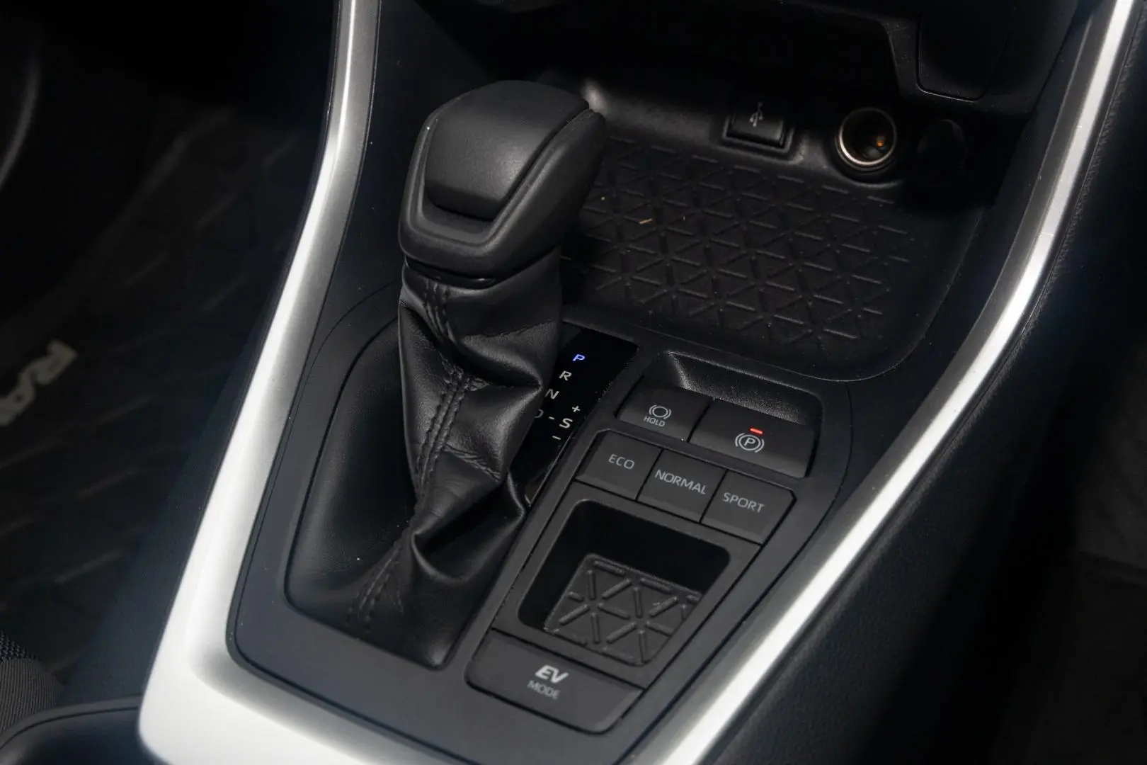 2020 Toyota RAV4 Gallery Image 17