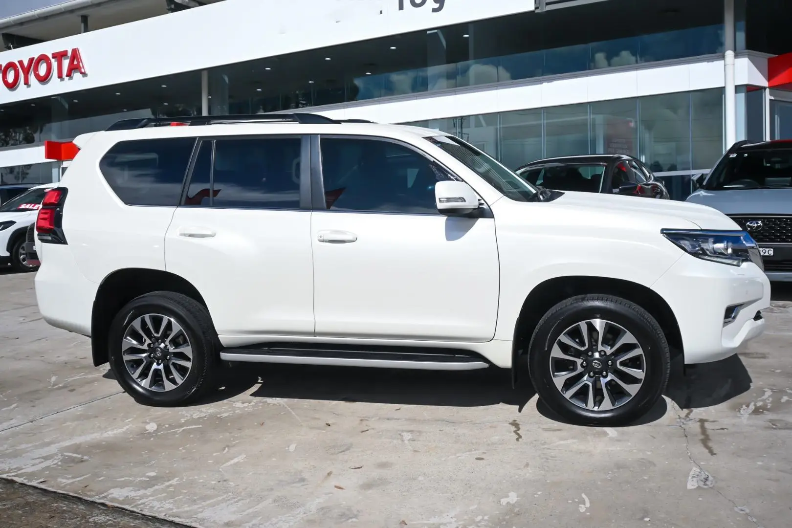 2023 Toyota Landcruiser Prado Gallery Image 3