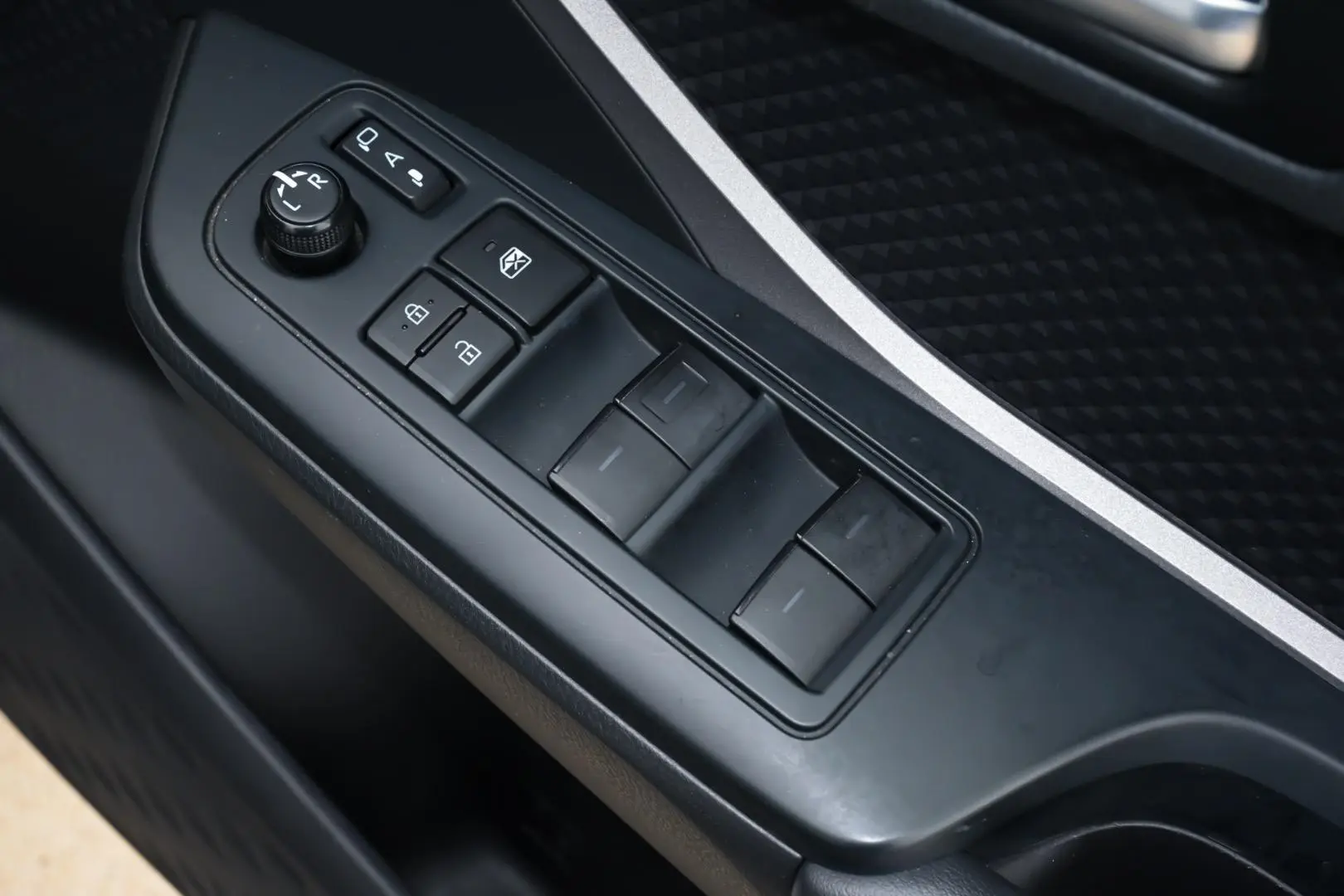 2023 Toyota C-HR Gallery Image 10