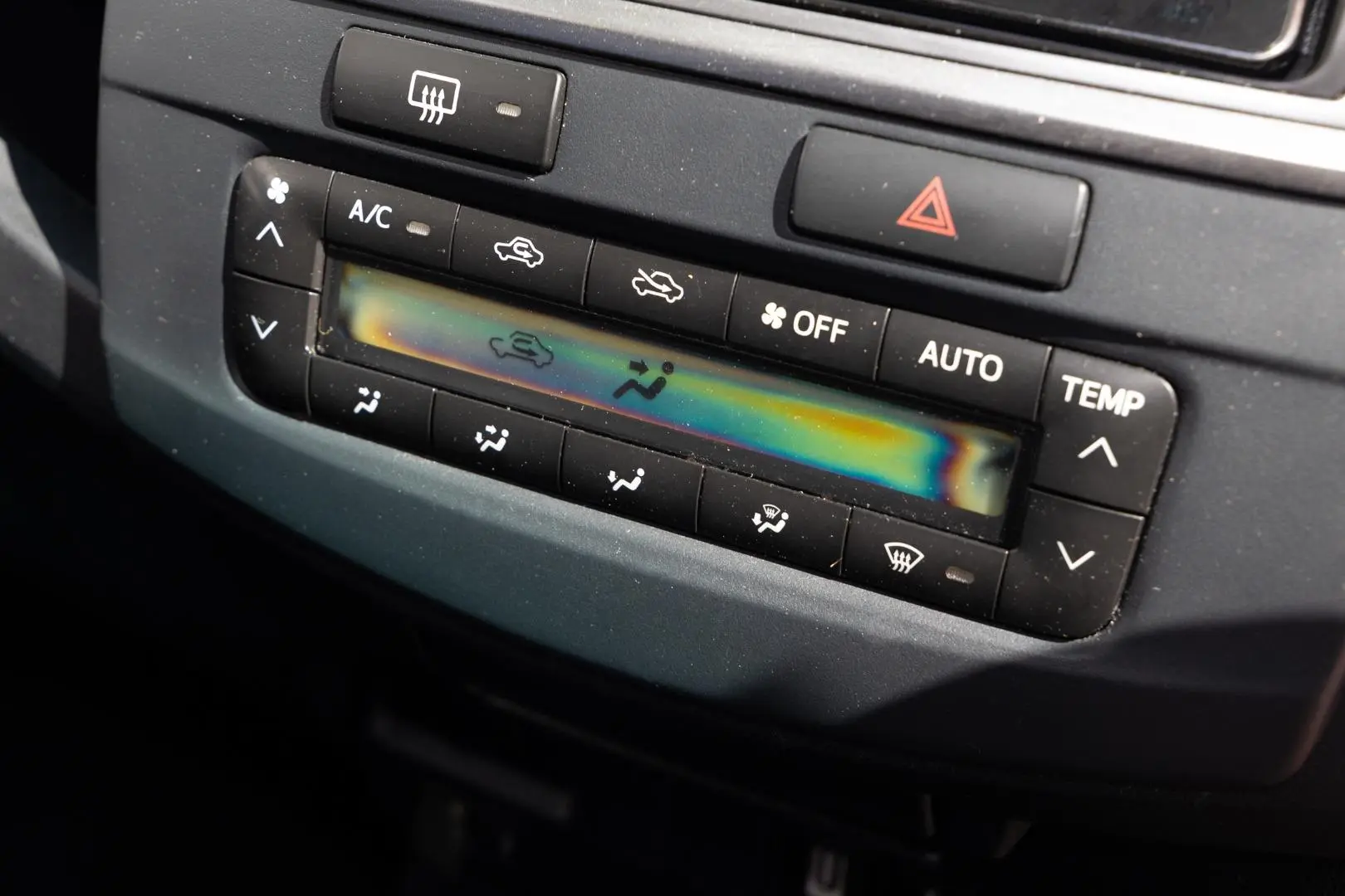 2014 Toyota Hilux Gallery Image 12