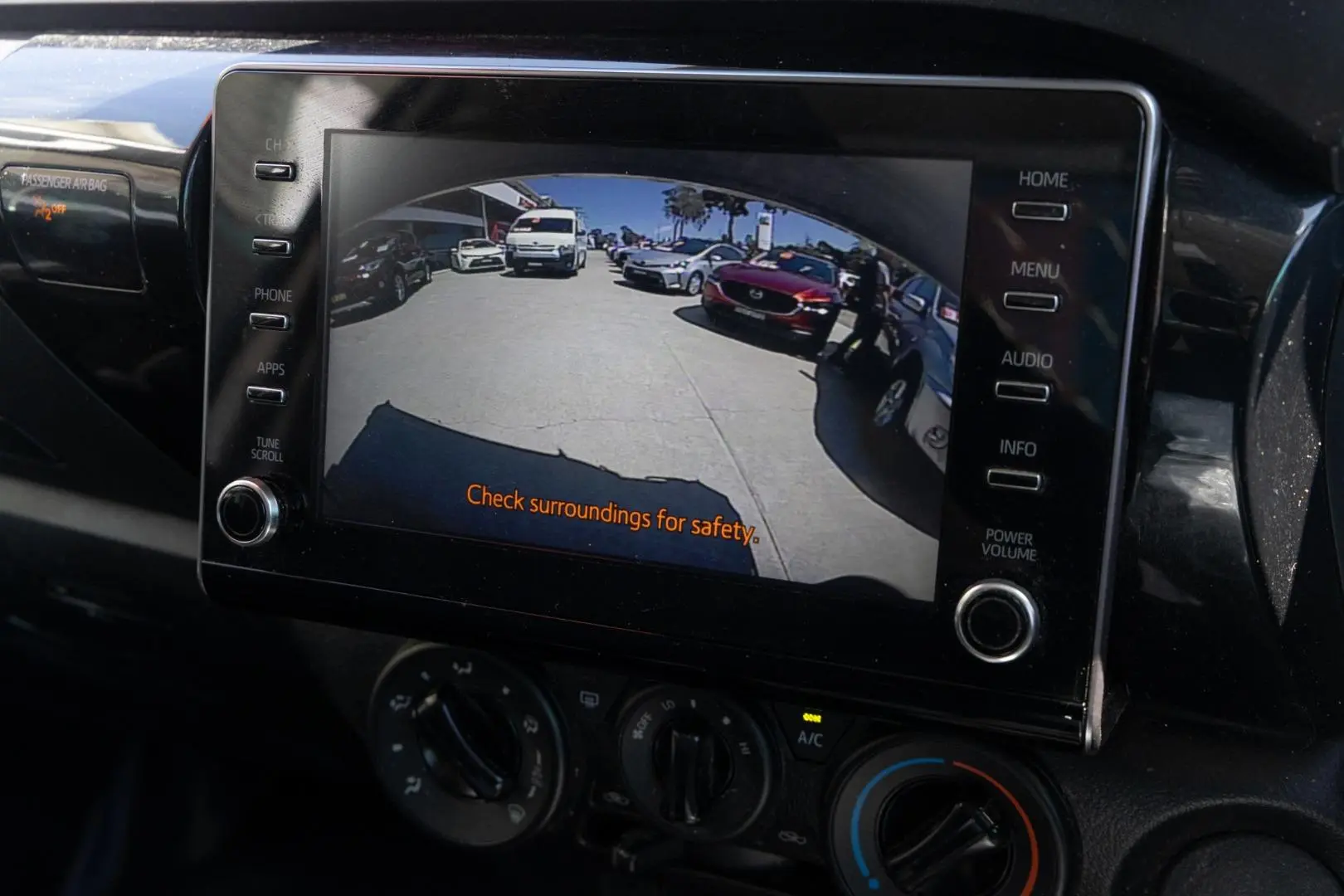 2022 Toyota Hilux Gallery Image 13