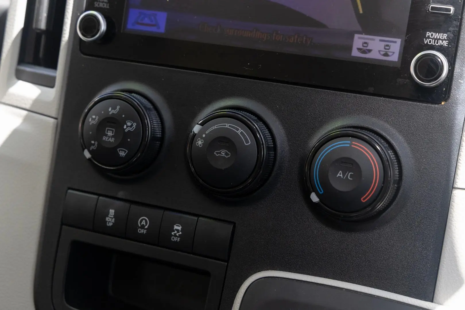 2020 Toyota Hiace Gallery Image 16