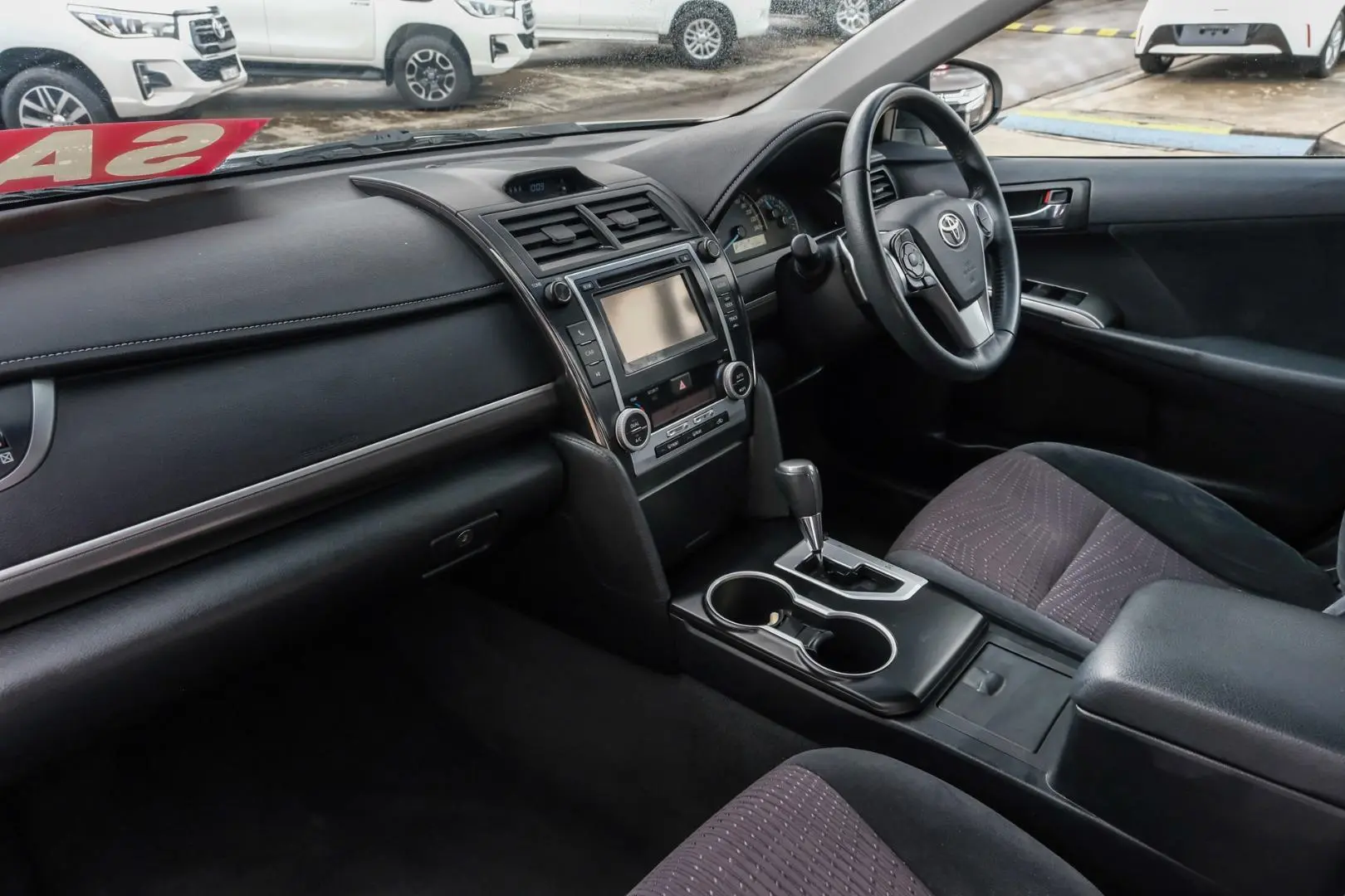 2012 Toyota Camry Gallery Image 8