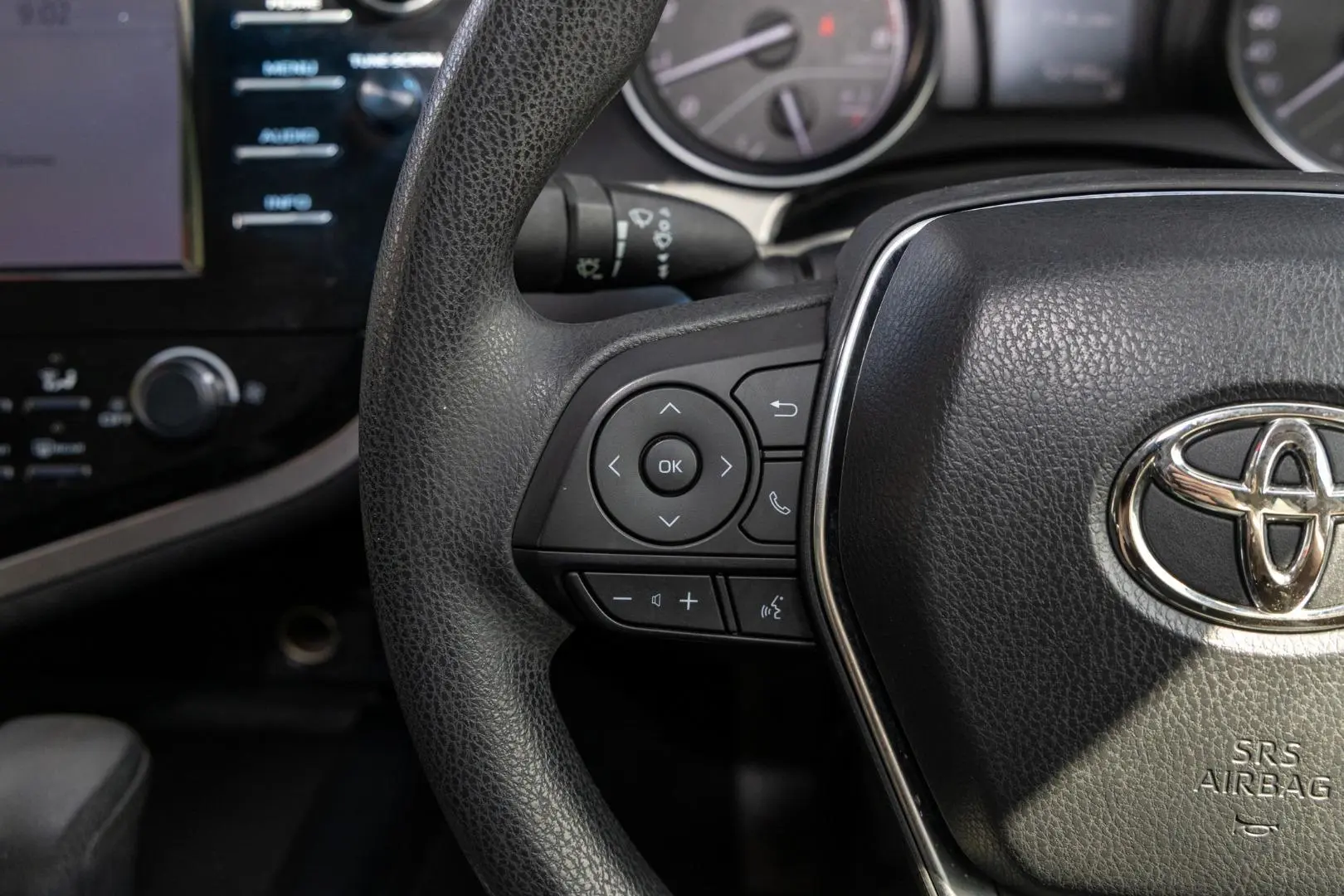 2019 Toyota Camry Gallery Image 11