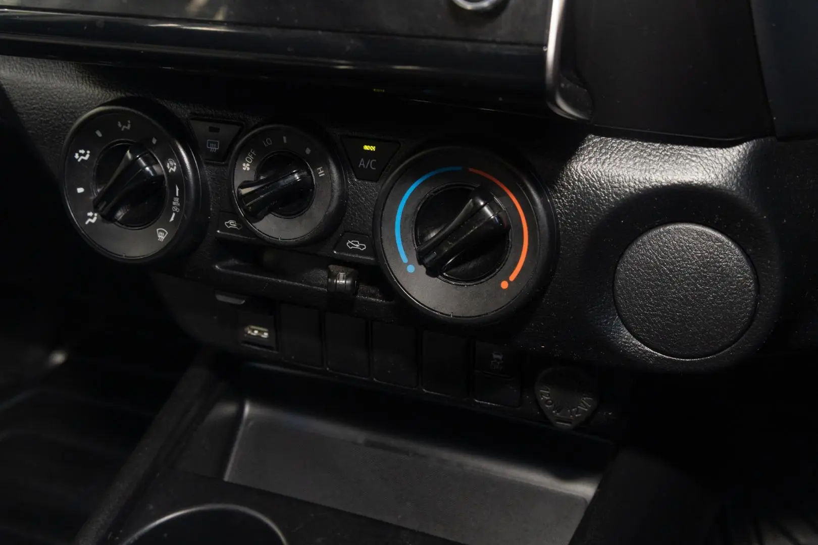 2024 Toyota Hilux Gallery Image 16