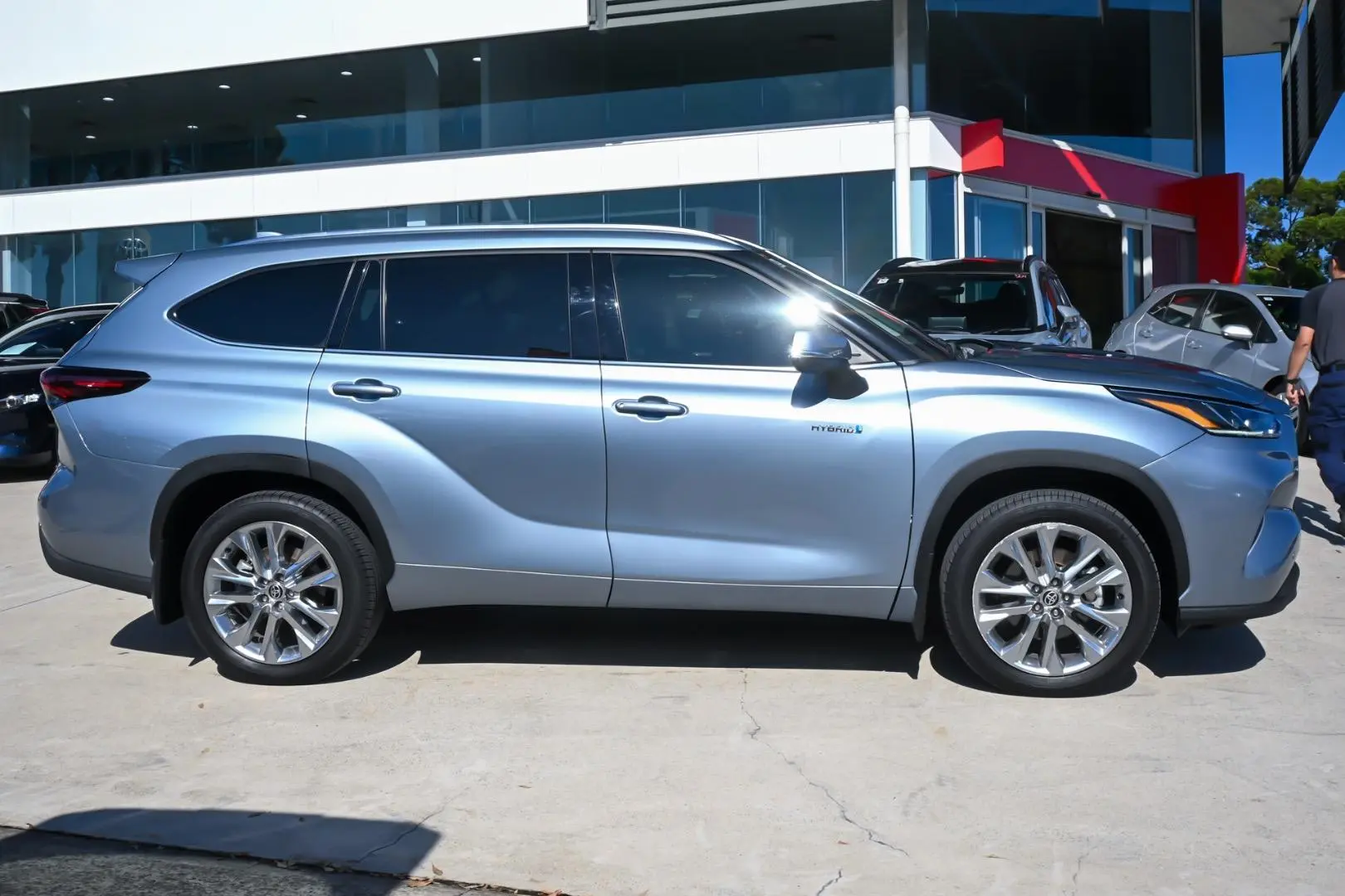 2025 Toyota Kluger Gallery Image 3