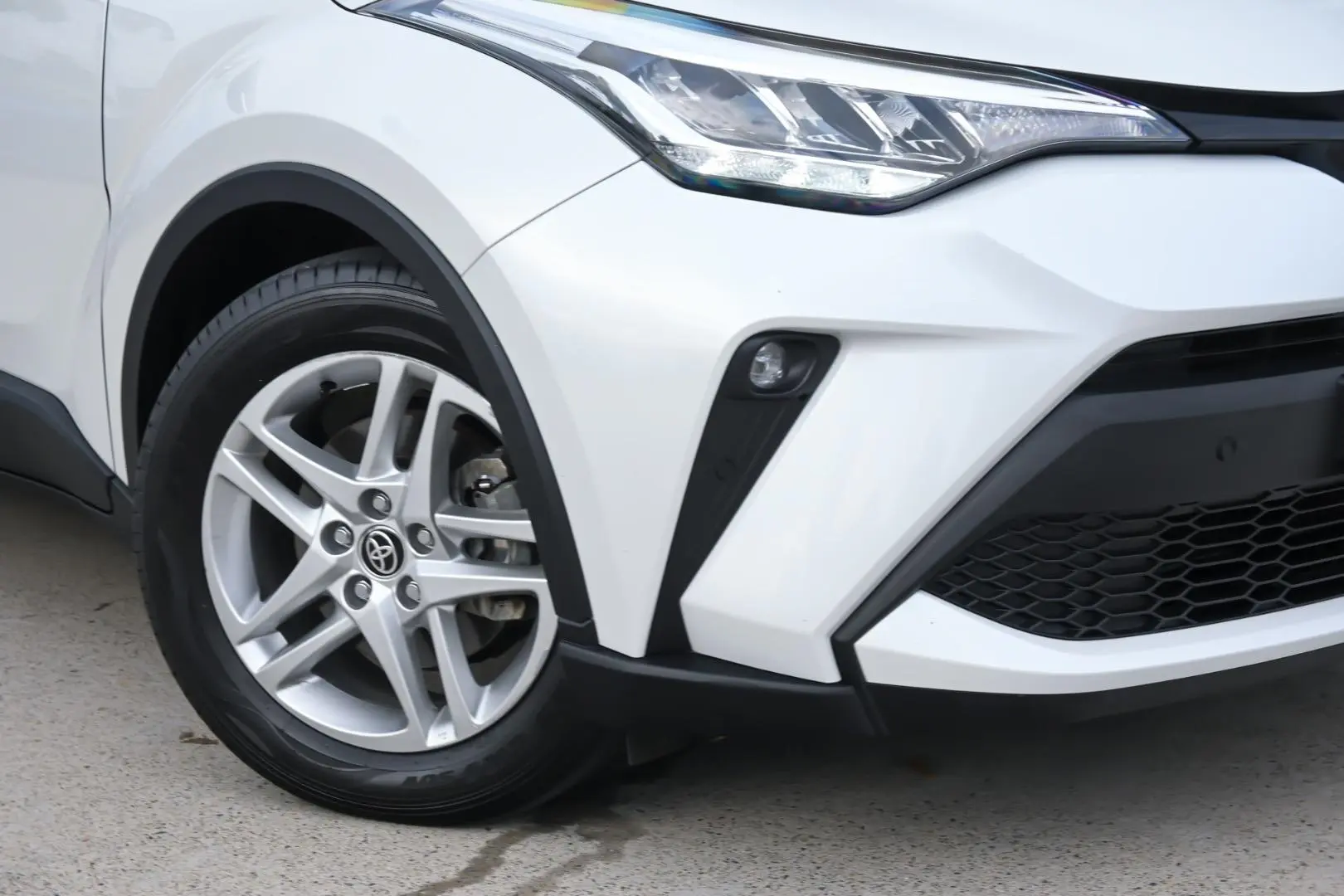 2023 Toyota C-HR Gallery Image 6