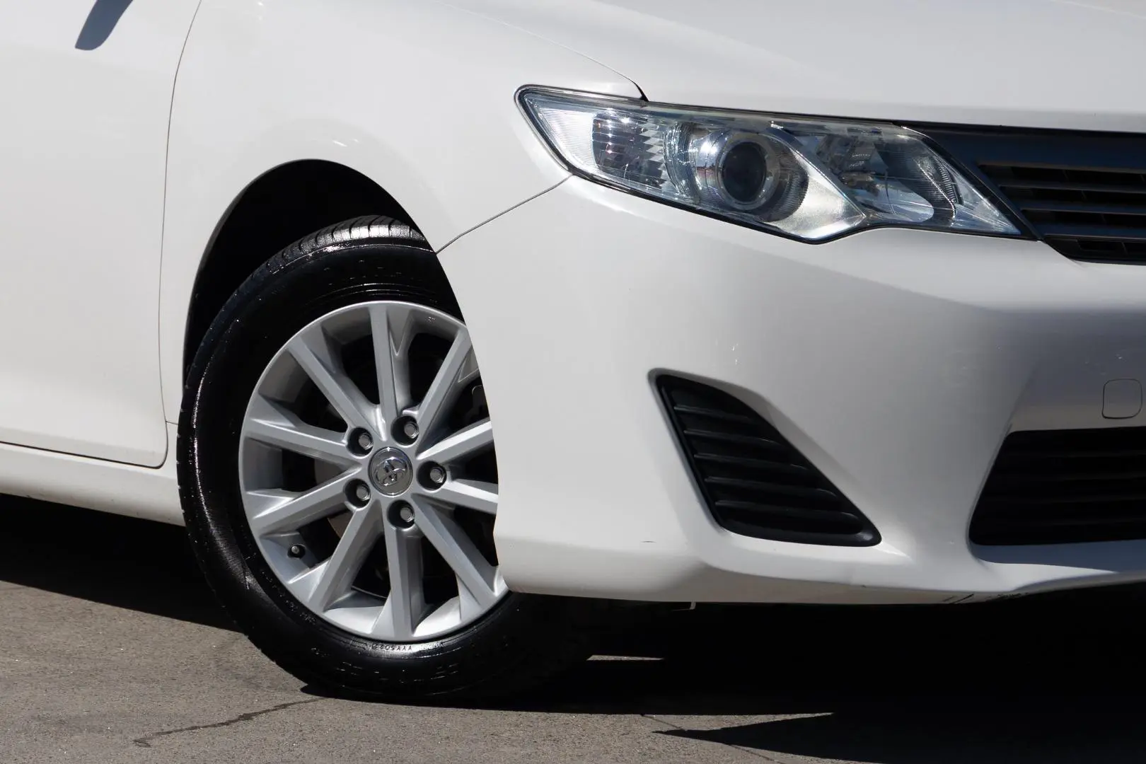 2014 Toyota Camry Gallery Image 6