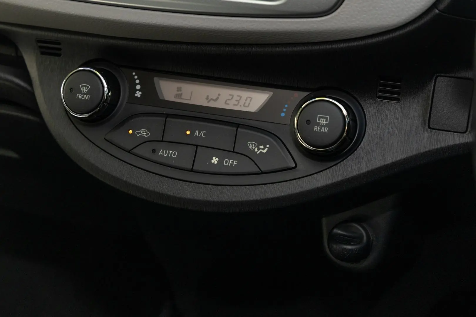 2012 Toyota Yaris Gallery Image 16