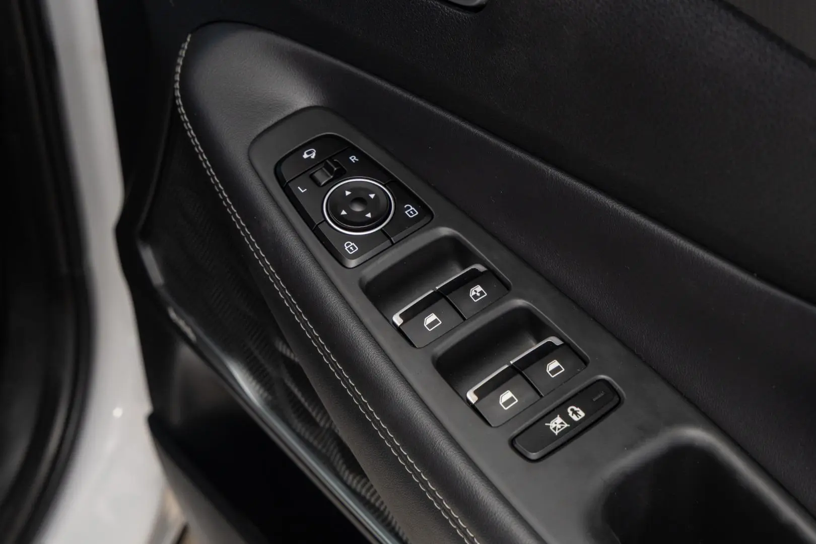 2020 Hyundai Santa Fe Gallery Image 19