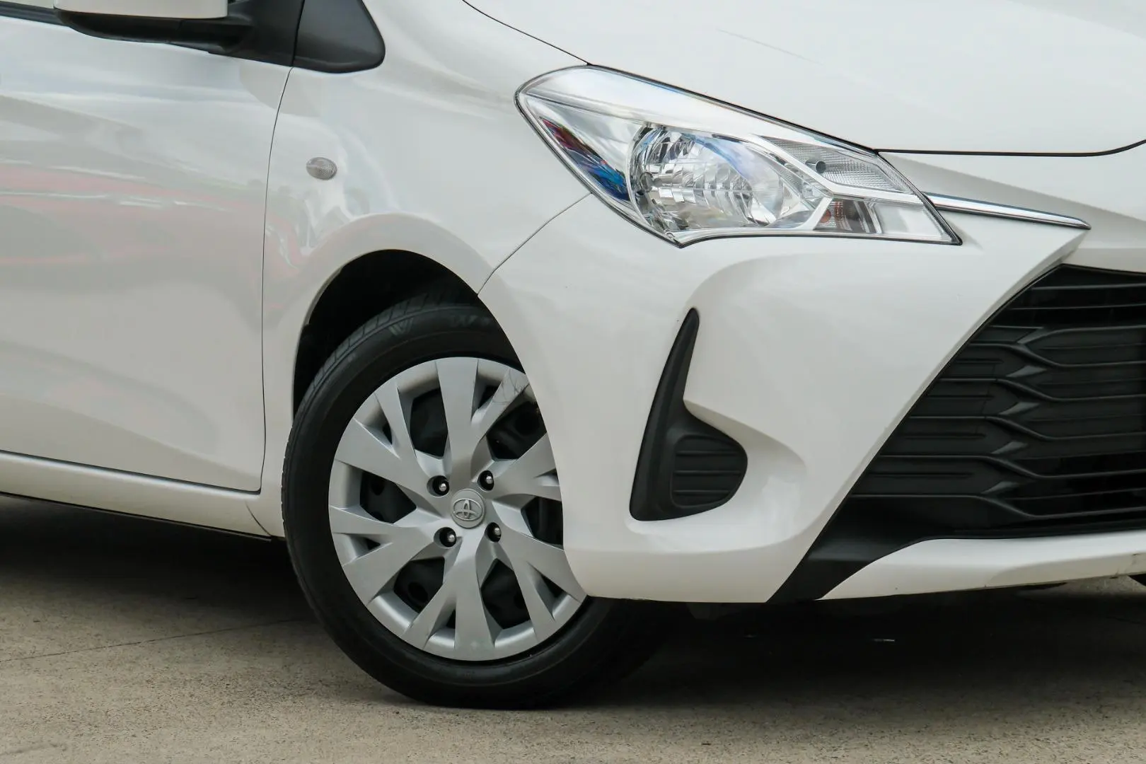 2019 Toyota Yaris Gallery Image 6