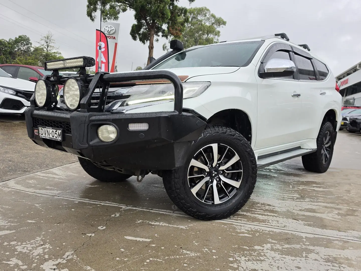 2017 Mitsubishi Pajero Sport Gallery Image 38