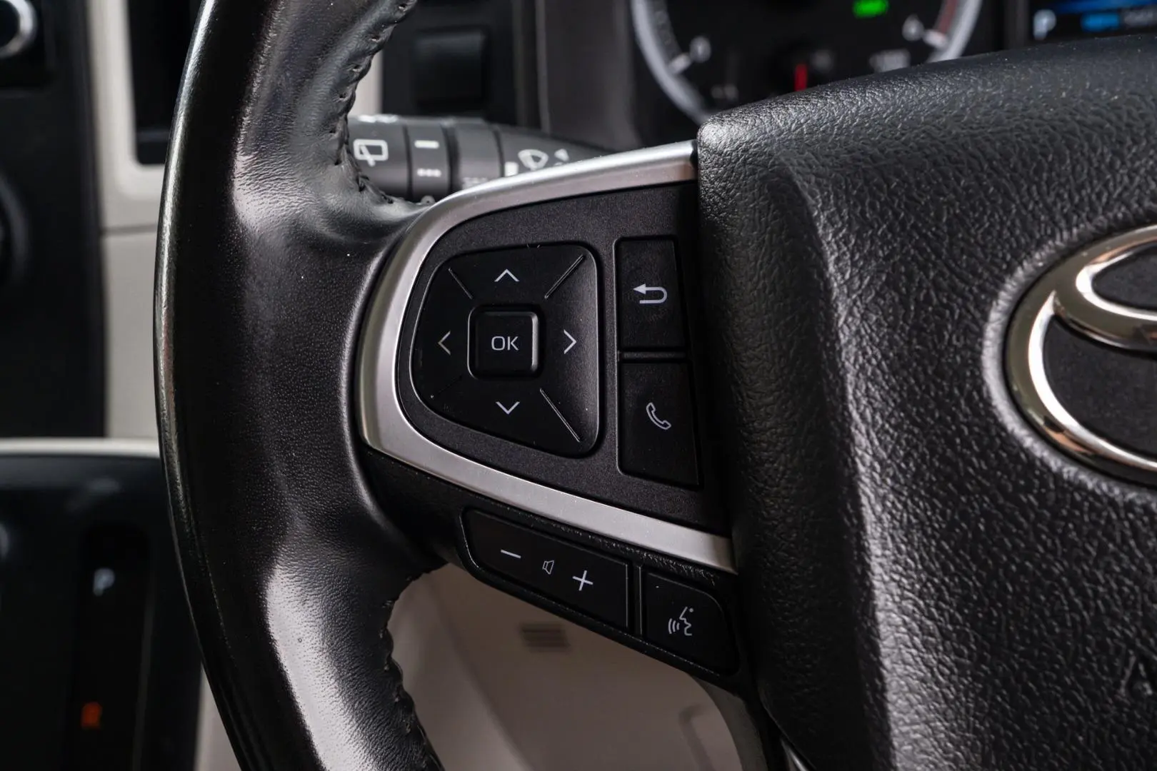 2022 Toyota Hiace Gallery Image 16