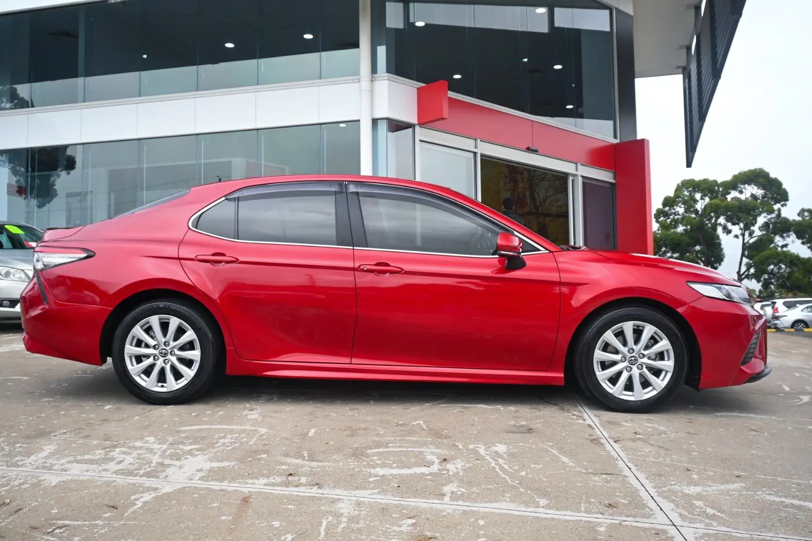 2019 Toyota Camry Gallery Image 3