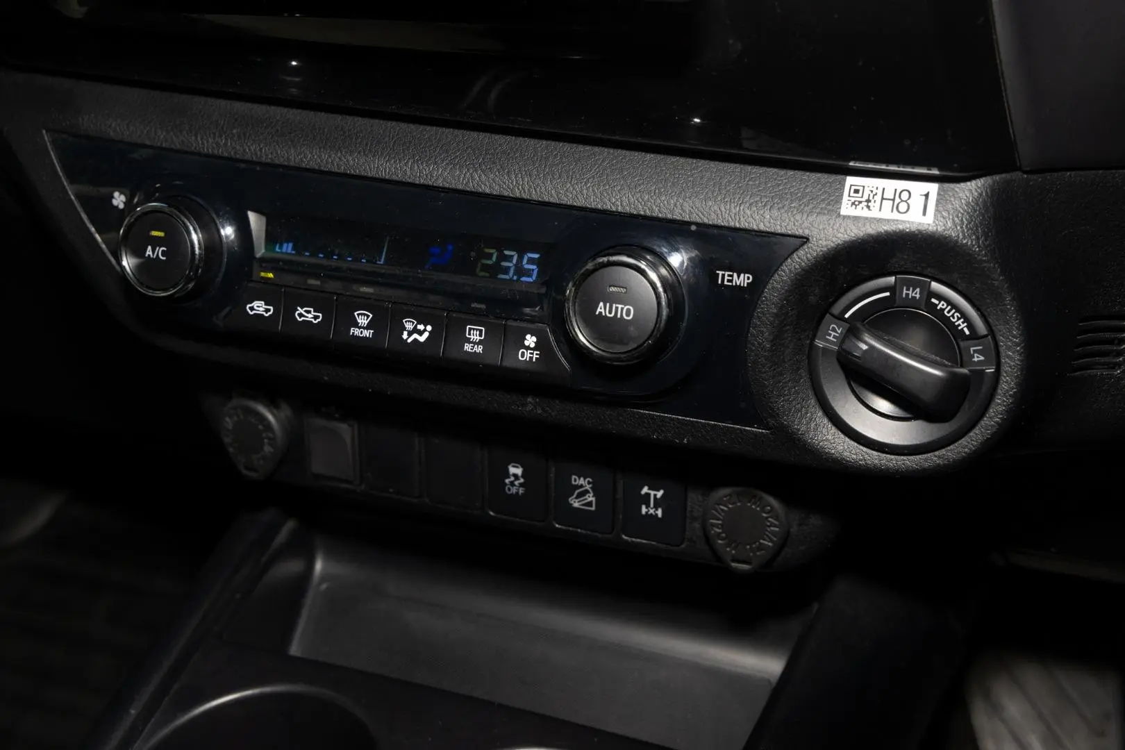 2019 Toyota Hilux Gallery Image 16