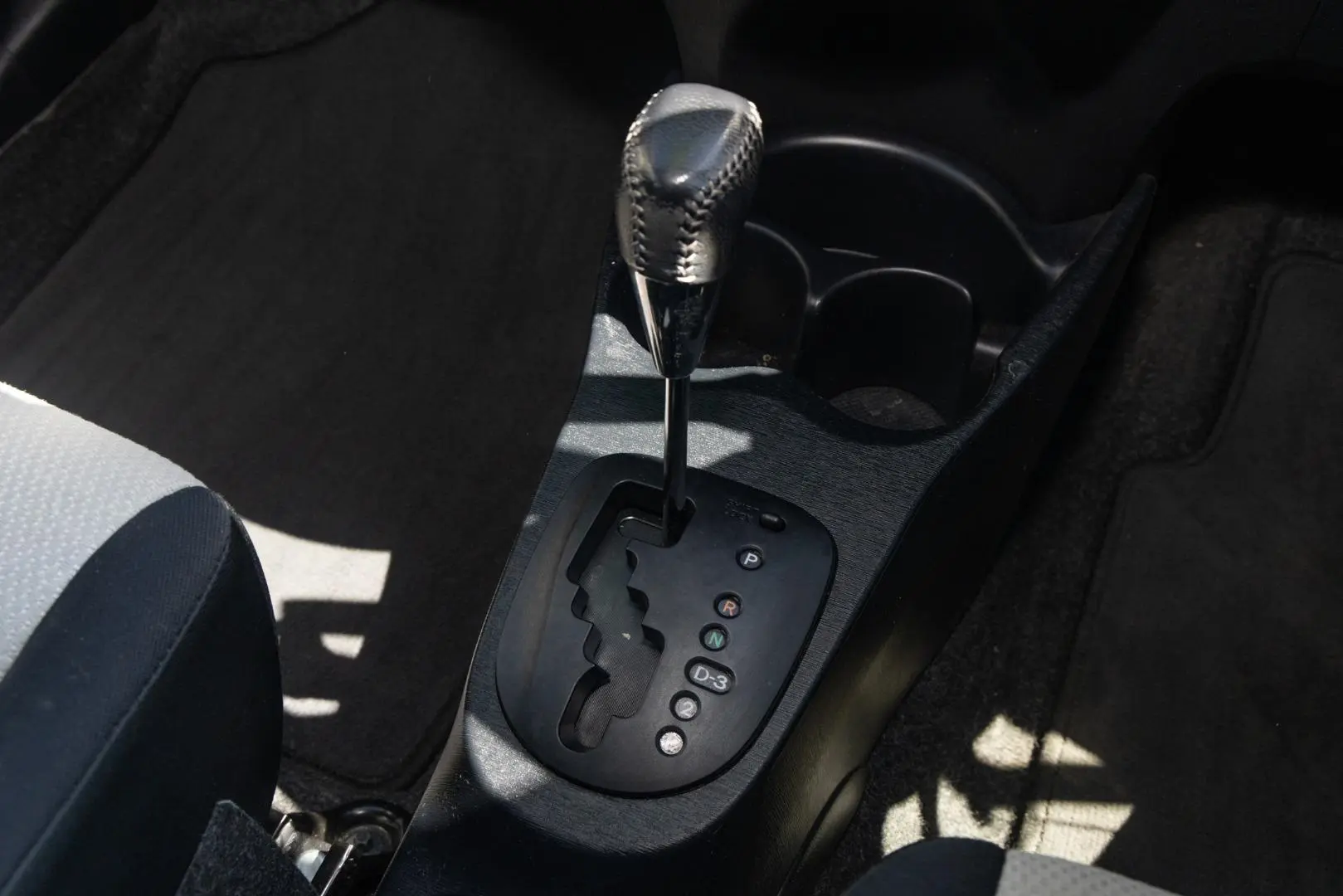 2012 Toyota Yaris Gallery Image 17