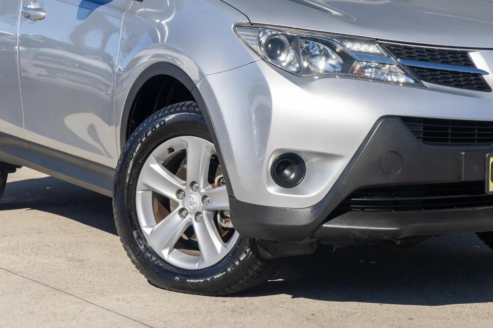 2013 Toyota RAV4 Gallery Image 6