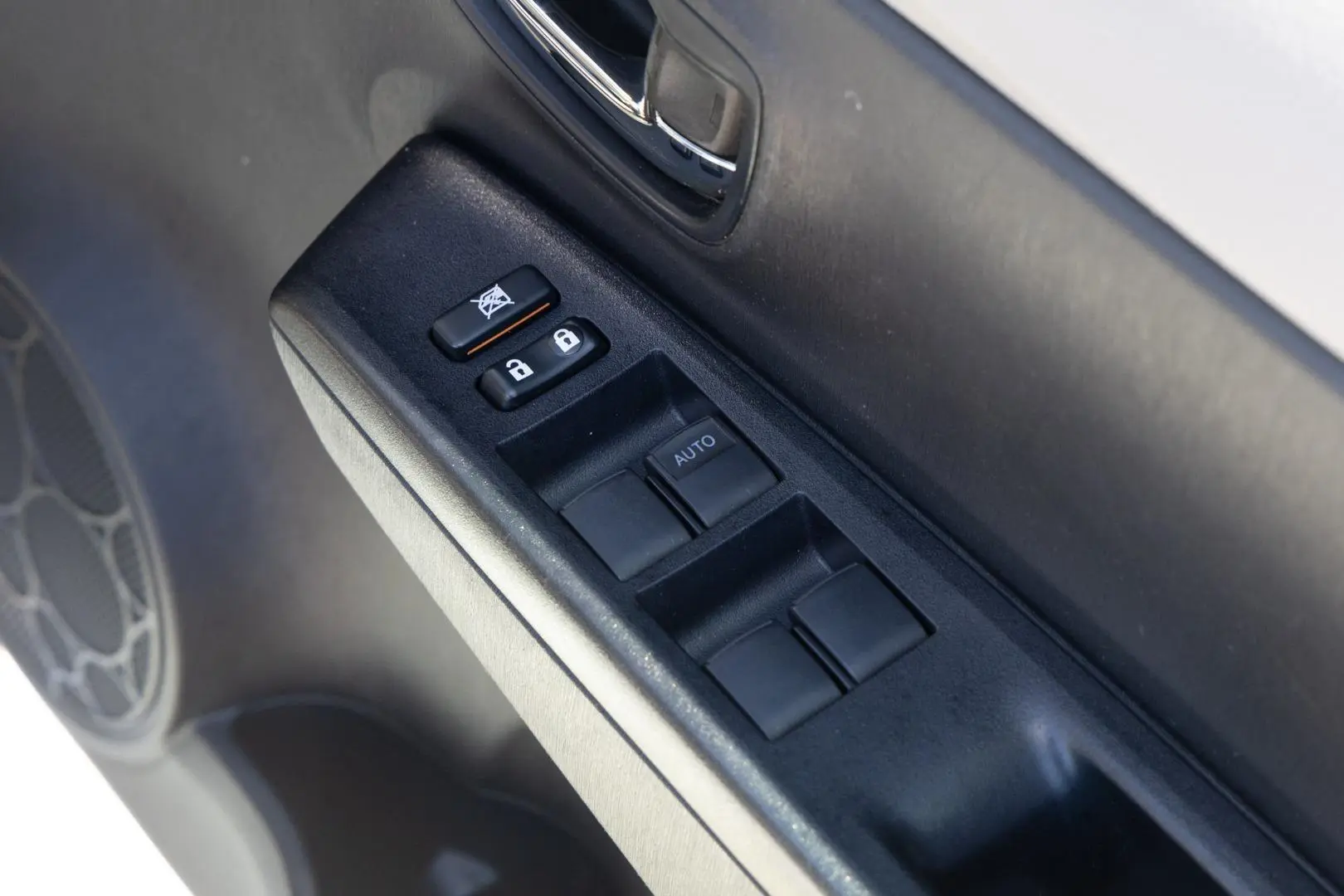 2012 Toyota Yaris Gallery Image 18